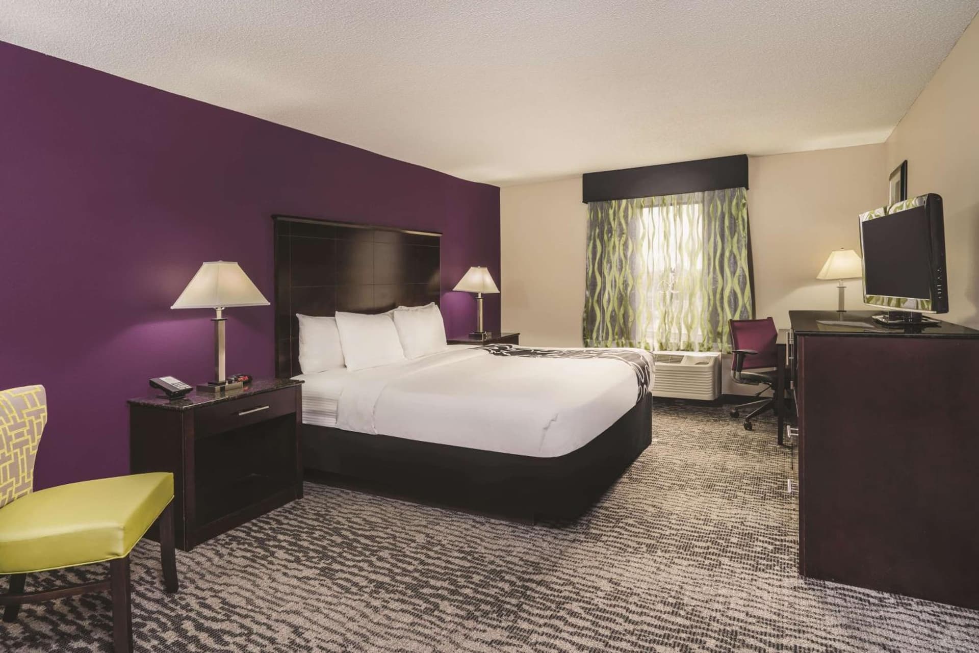 La Quinta Inn & Suites by Wyndham Louisville East gallery photo in Louisville, KY — image 20