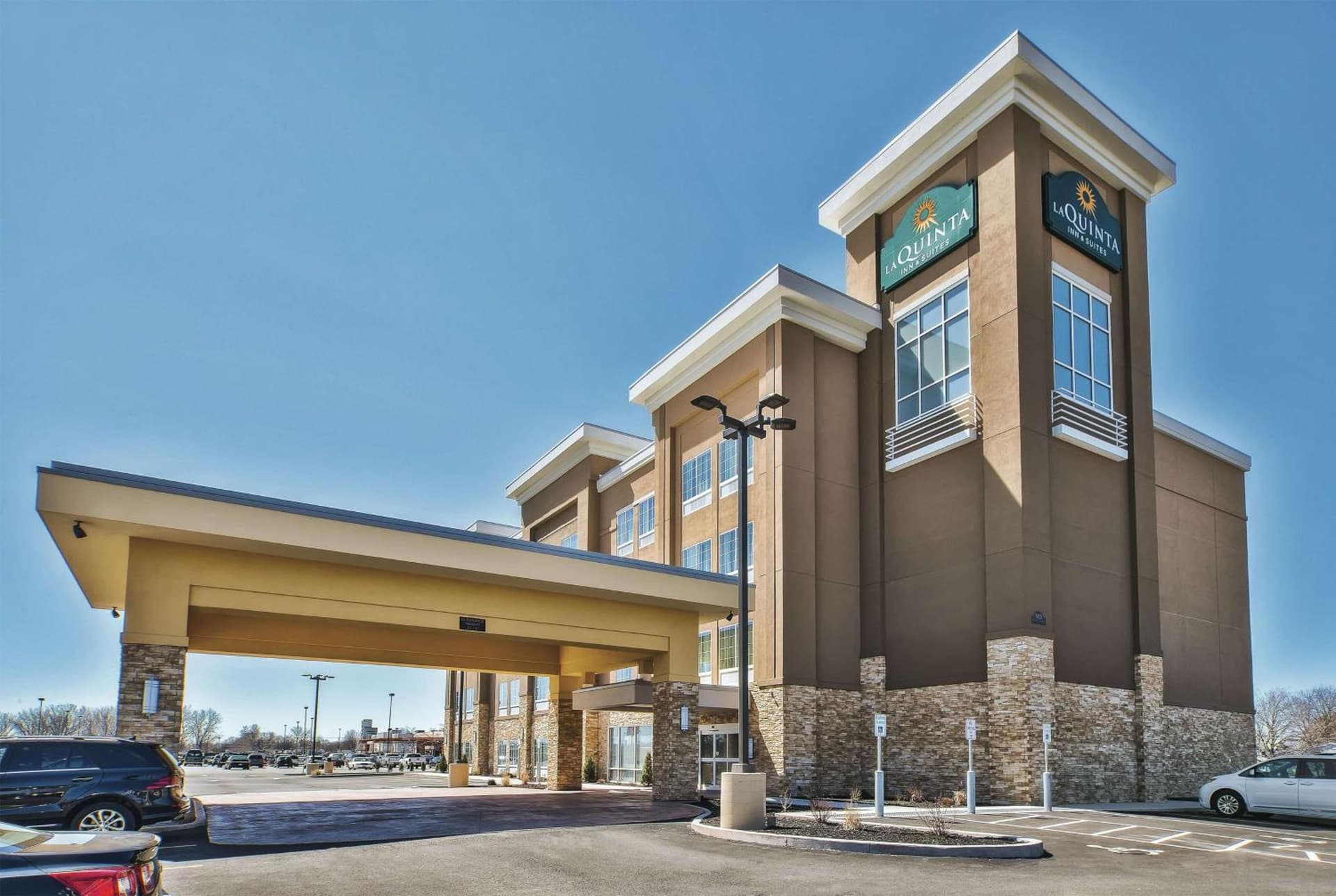La Quinta by Wyndham Niagara Falls featured exterior or lobby in Niagara Falls, NY — similar hotel