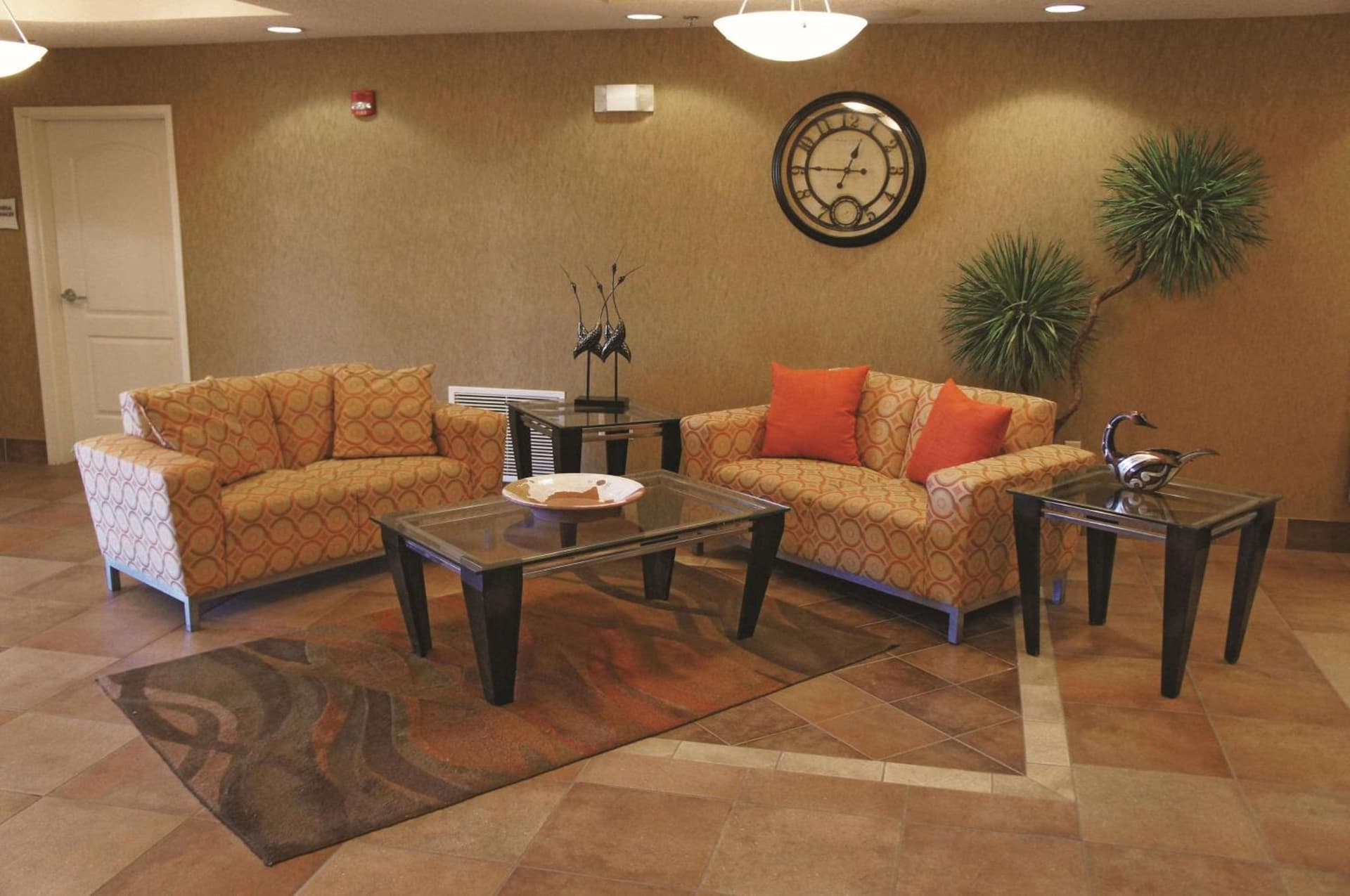 La Quinta by Wyndham Bismarck interior in Bismarck, ND — gallery photo 2