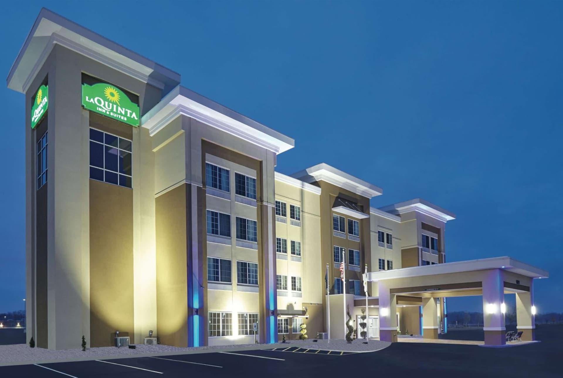 La Quinta by Wyndham Springfield IL featured exterior or lobby in Springfield, IL — similar hotel