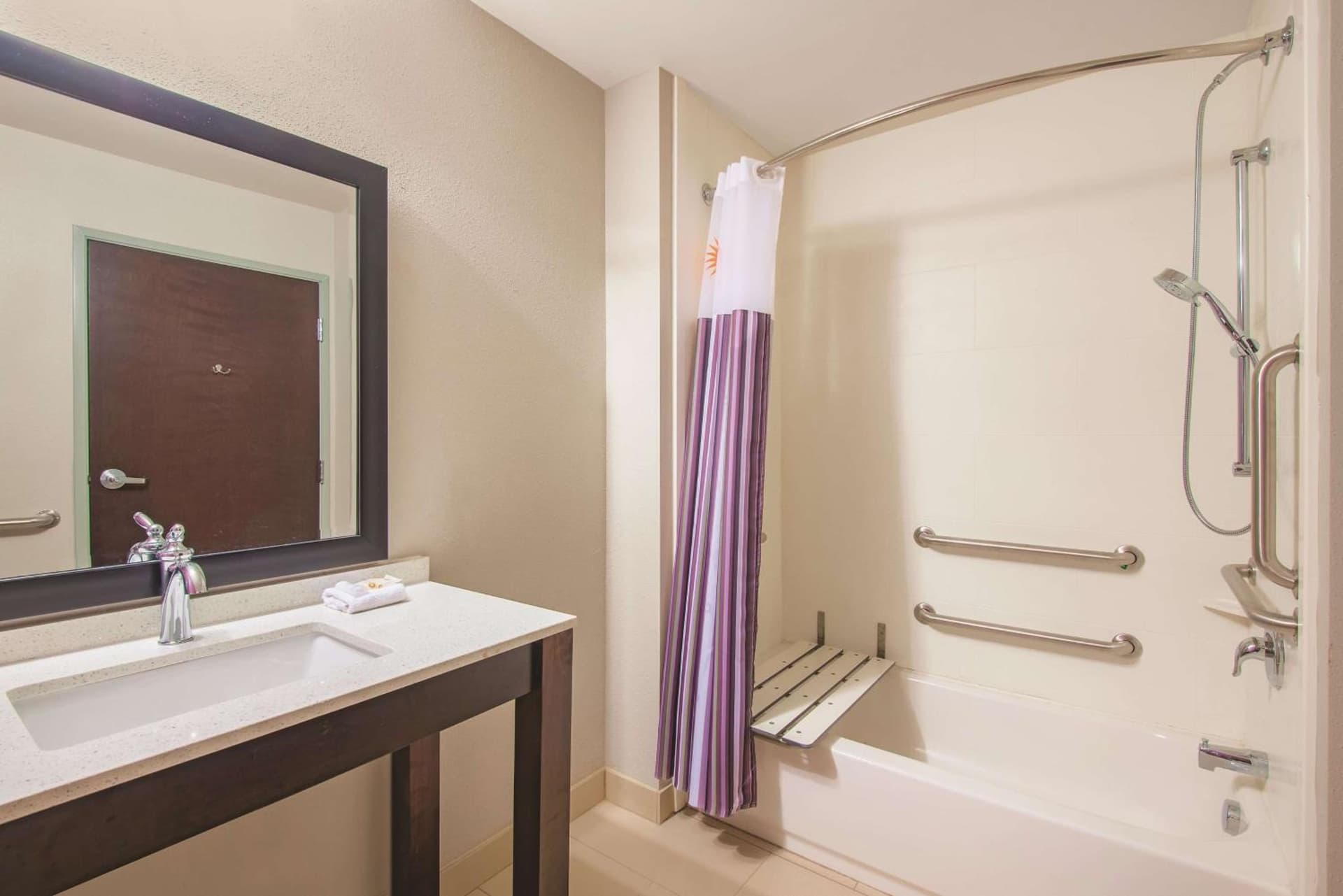 La Quinta by Wyndham York gallery photo in York, PA — image 9