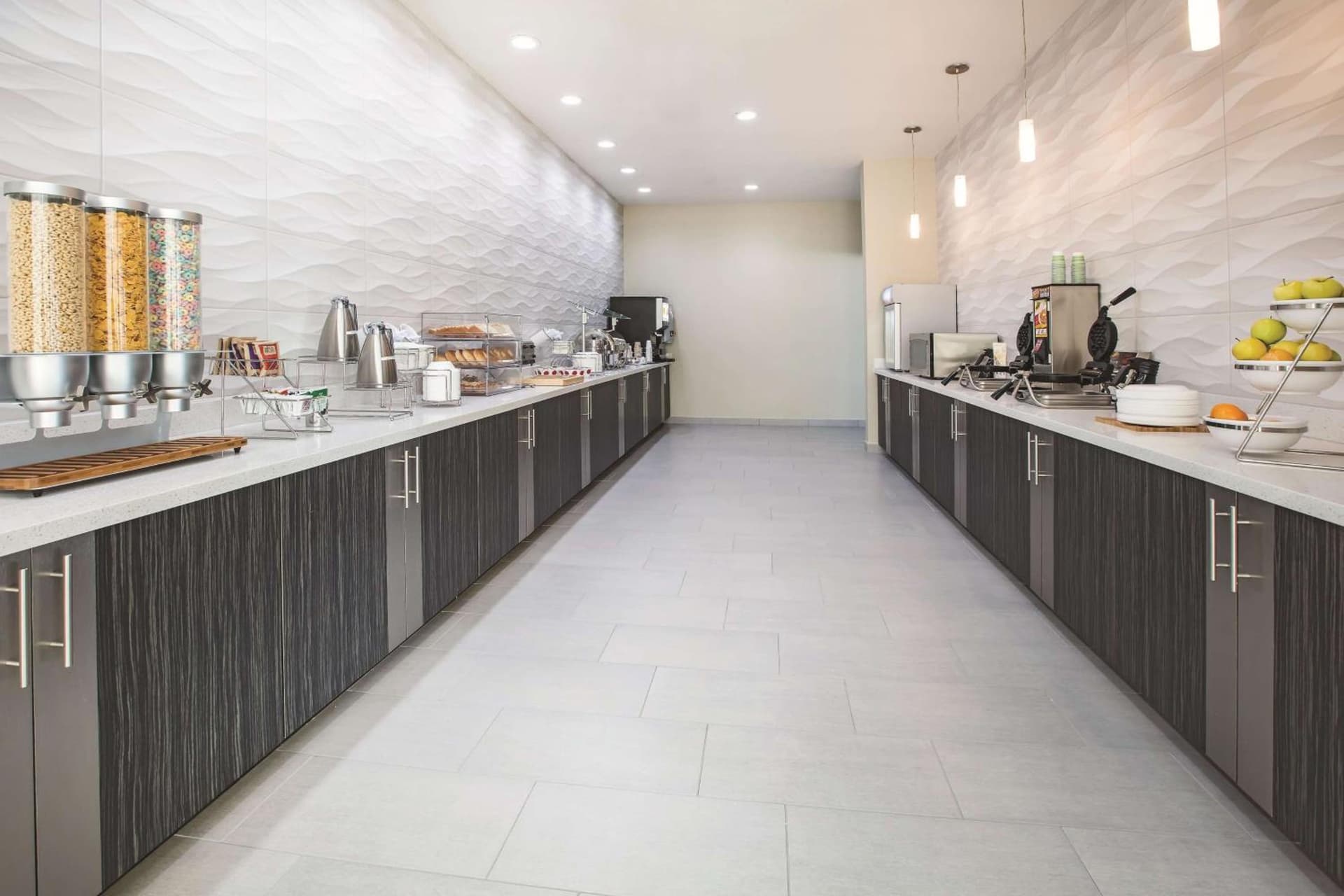 La Quinta by Wyndham Dallas Plano - The Colony gallery photo in The Colony, TX — image 10