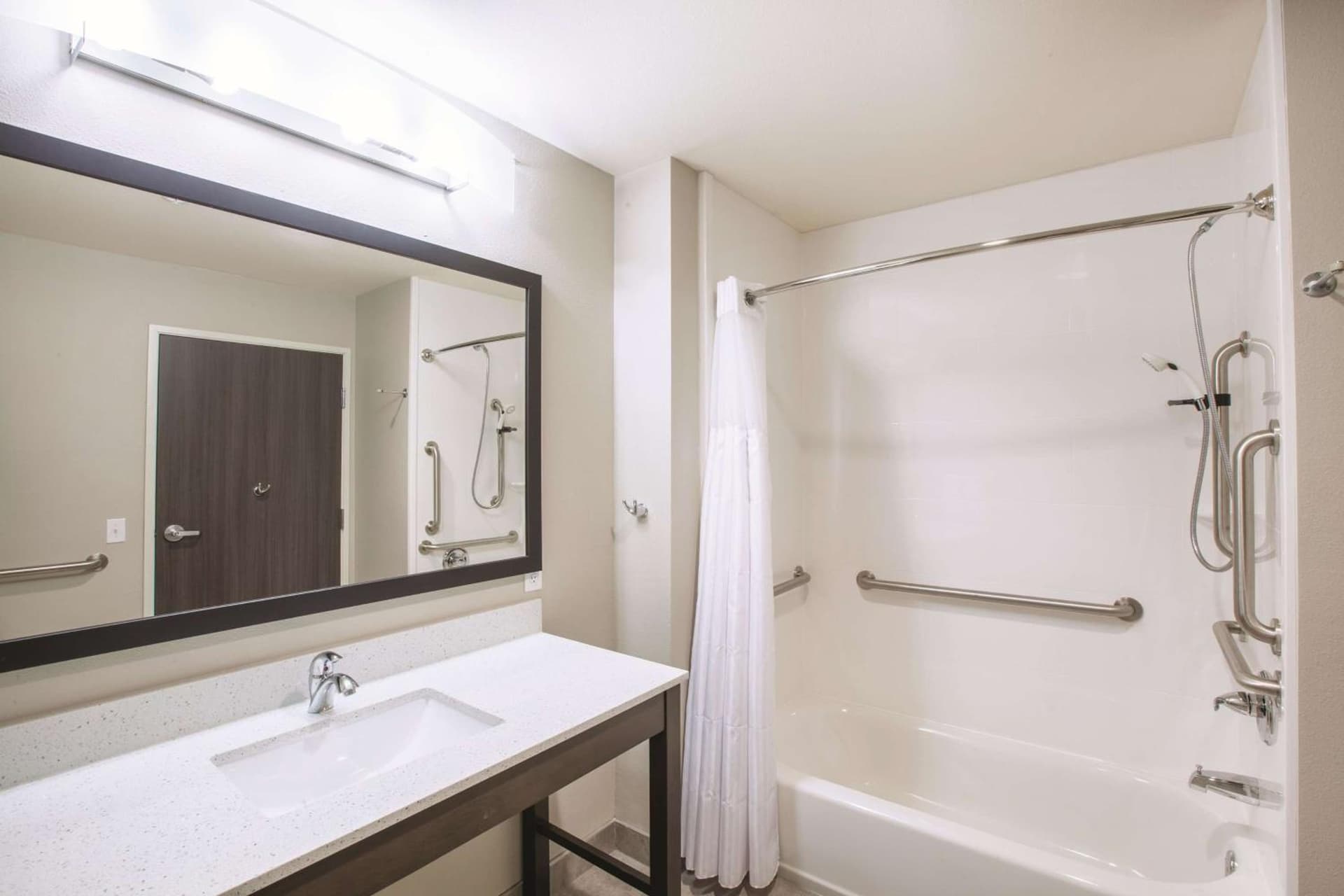 La Quinta by Wyndham Tulsa Broken Arrow gallery photo in Broken Arrow, OK — image 19