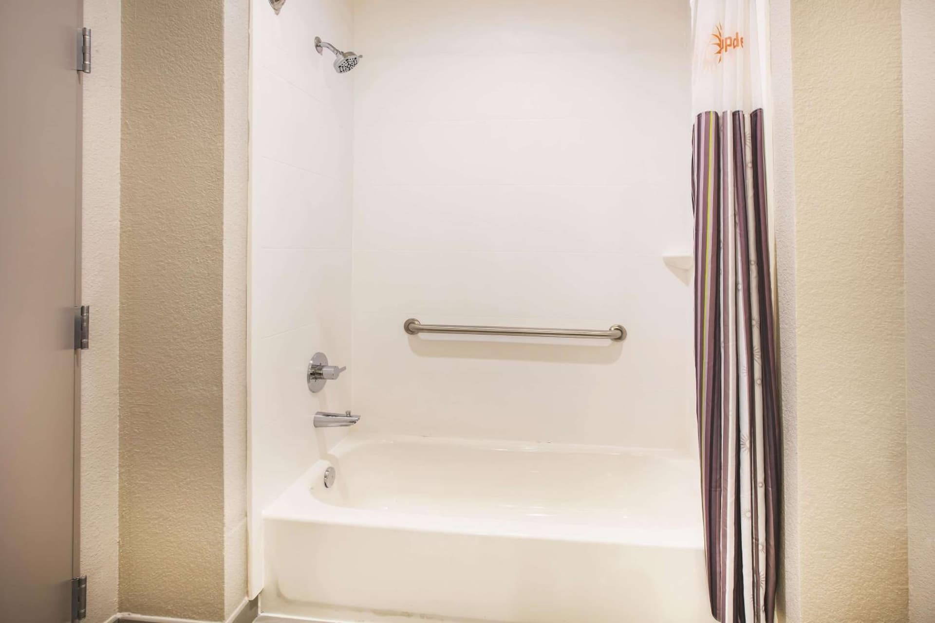 La Quinta by Wyndham Dallas Plano - The Colony gallery photo in The Colony, TX — image 15