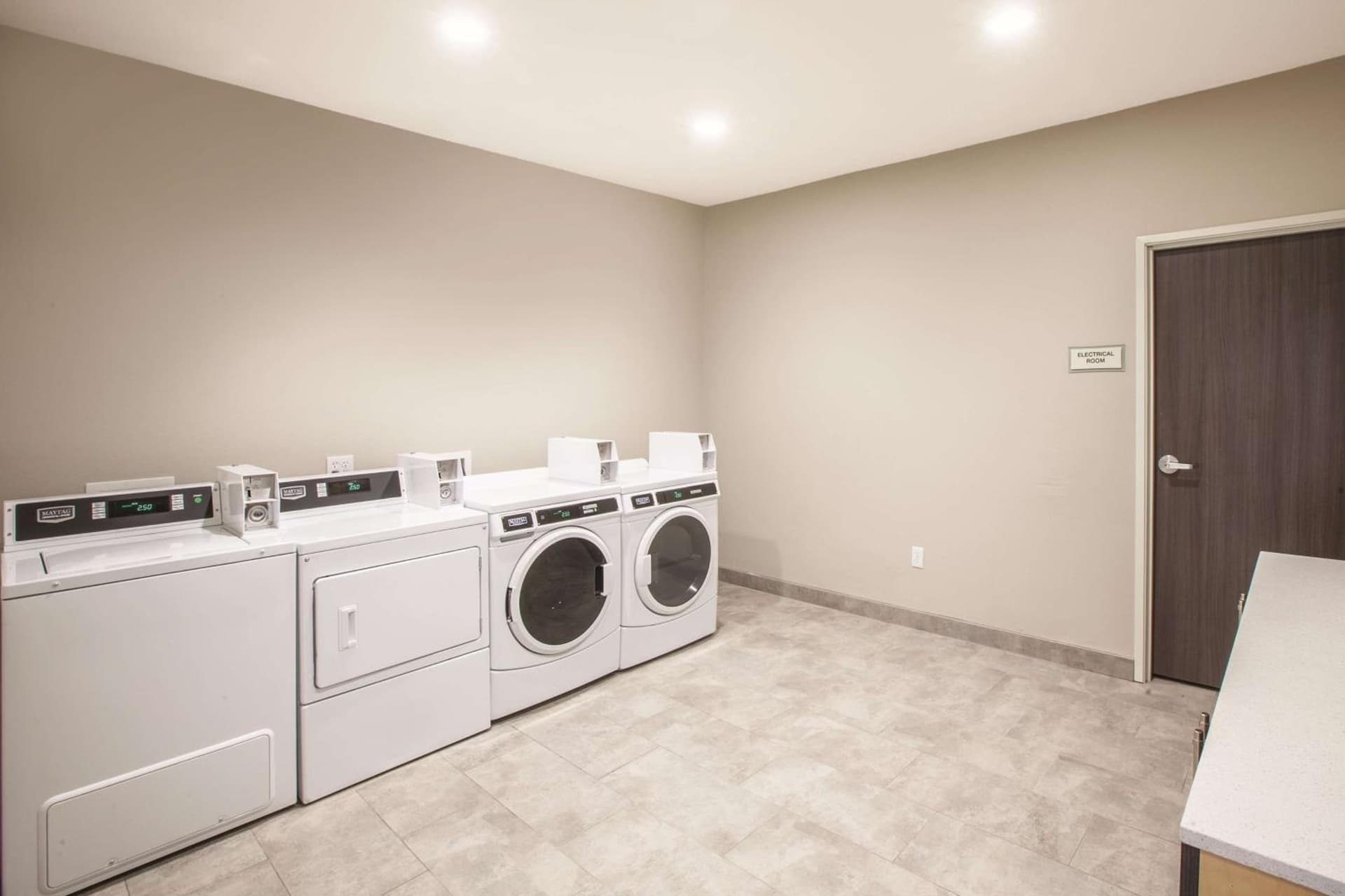 La Quinta by Wyndham Tulsa Broken Arrow interior in Broken Arrow, OK — gallery photo 2