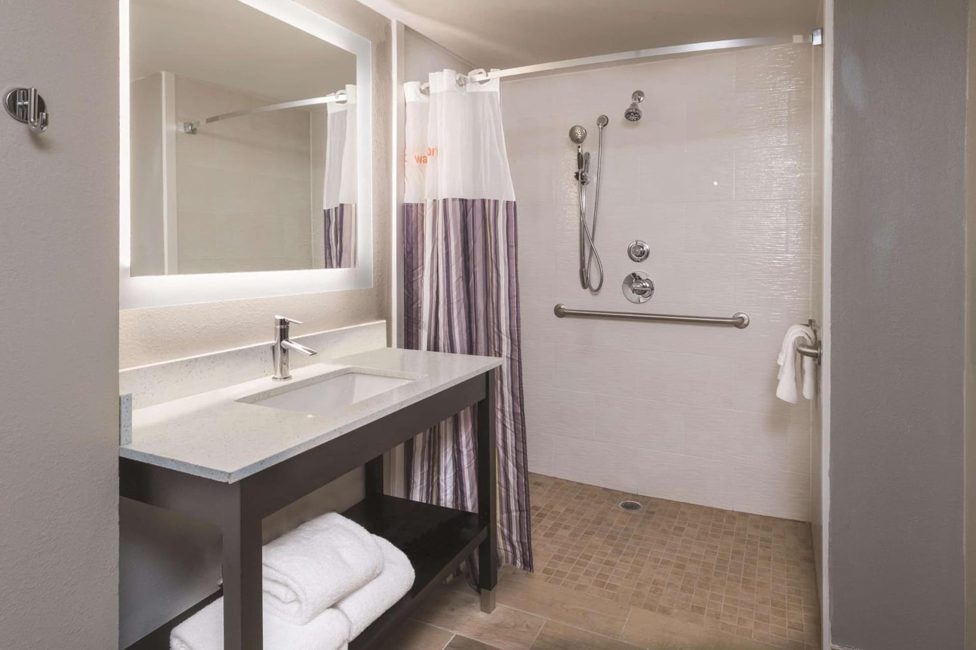 La Quinta by Wyndham Kennesaw gallery photo in Kennesaw, GA — image 5