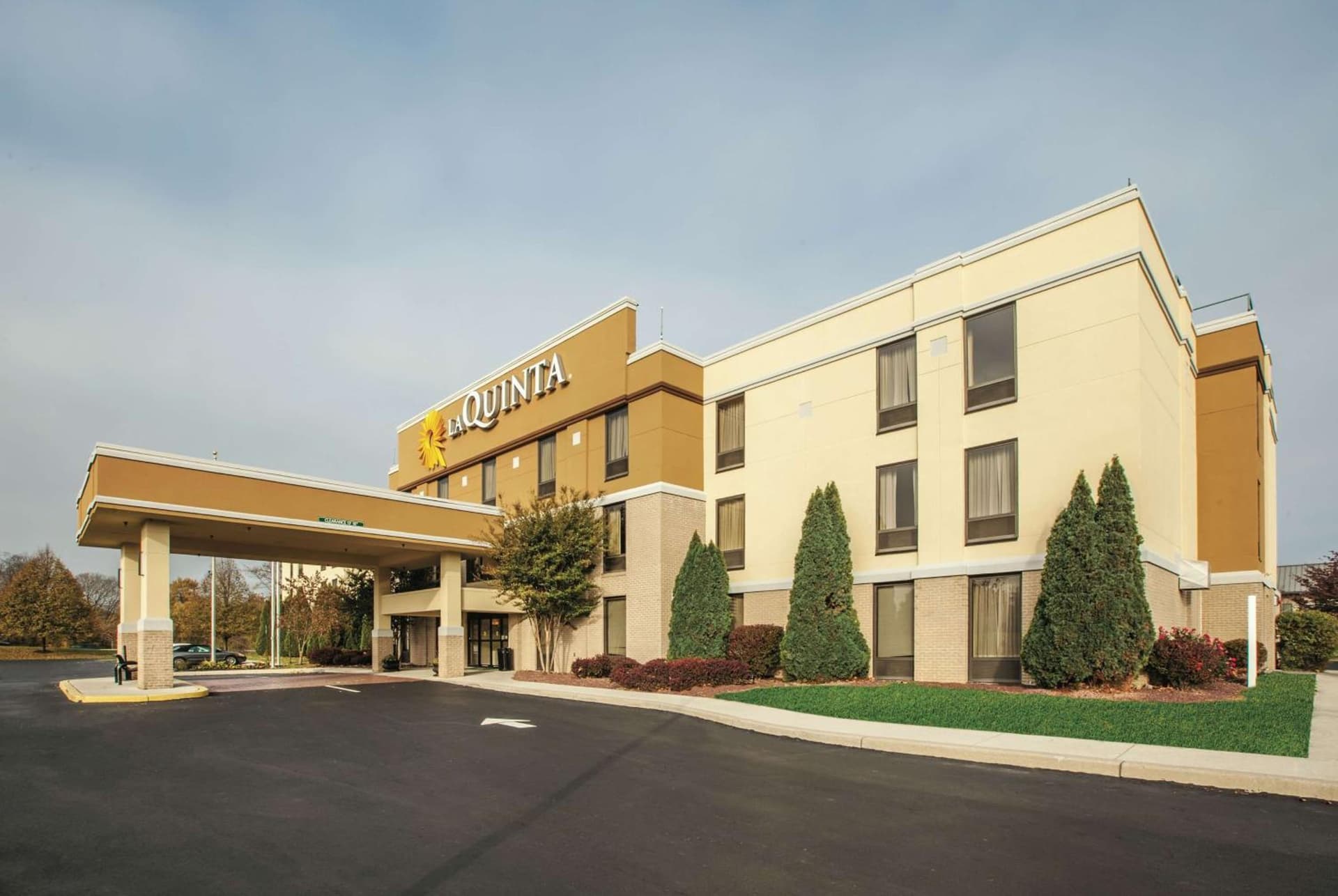 La Quinta by Wyndham Mechanicsburg - Harrisburg interior in Mechanicsburg, PA — gallery photo 2