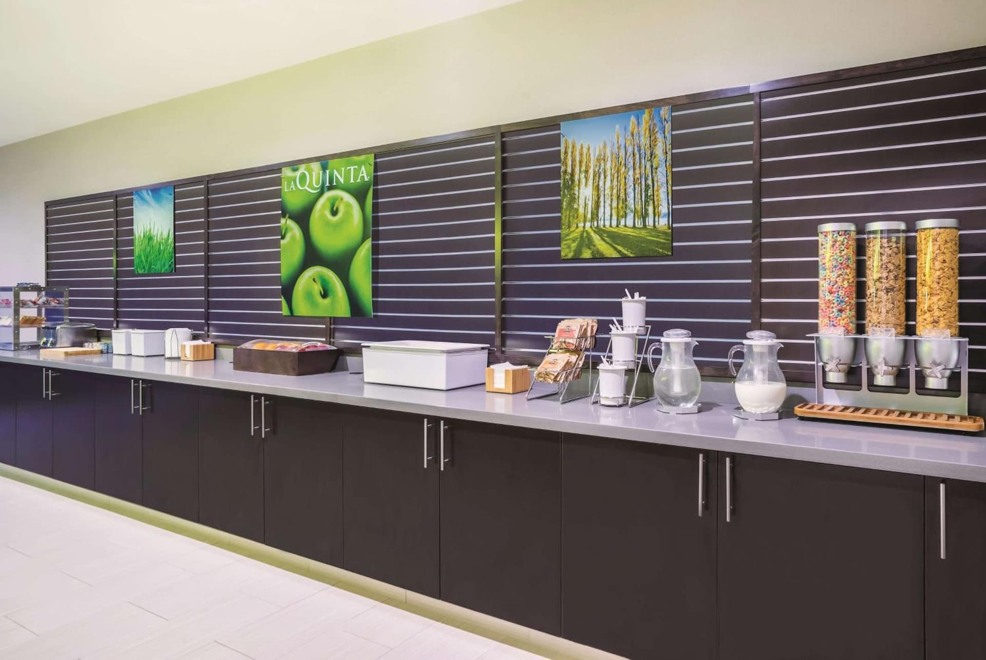 La Quinta Inn & Suites by Wyndham Clifton Park Saratoga Area 1749 Route 9 gallery photo in Clifton Park, NY — image 28