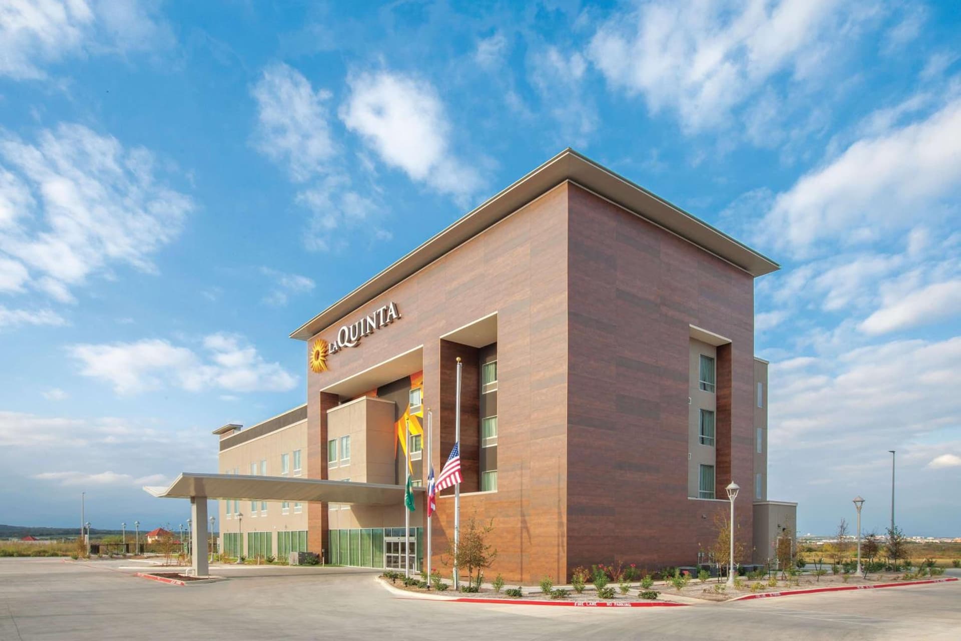 La Quinta by Wyndham San Marcos Outlet Mall interior in San Marcos, TX — gallery photo 2