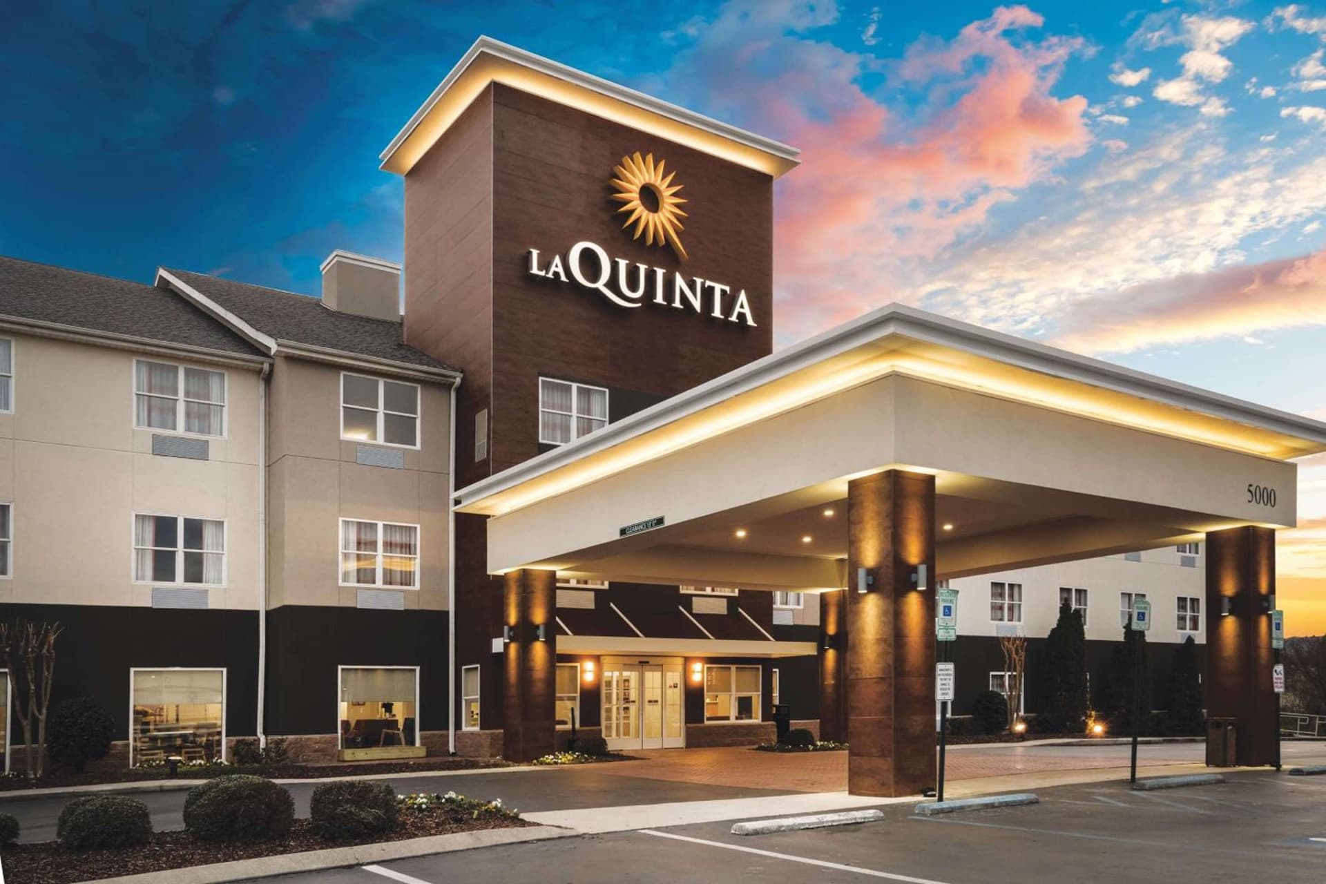 La Quinta by Wyndham Chattanooga North - Hixson interior in Hixson, TN — gallery photo 2