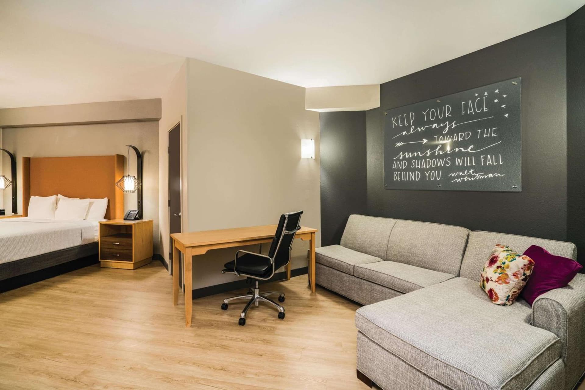 La Quinta by Wyndham Chattanooga-Hamilton Place interior in Chattanooga, TN — gallery photo 2