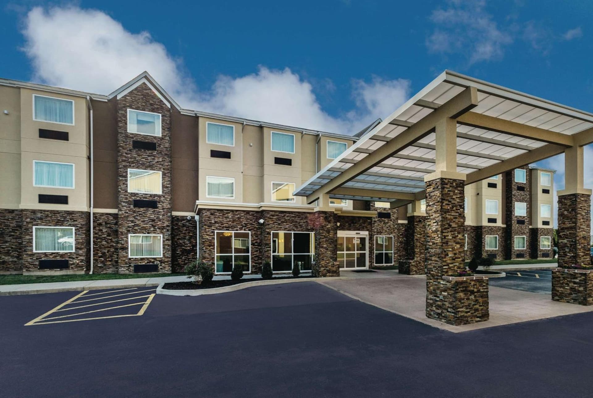 La Quinta by Wyndham Collinsville - St. Louis featured exterior or lobby in Collinsville, IL — similar hotel