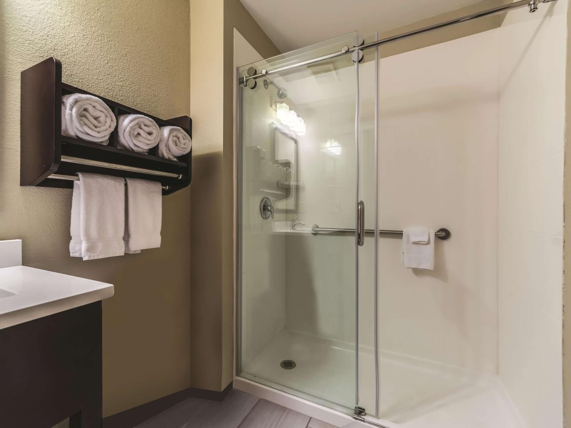 La Quinta by Wyndham Collinsville - St. Louis gallery photo in Collinsville, IL — image 14