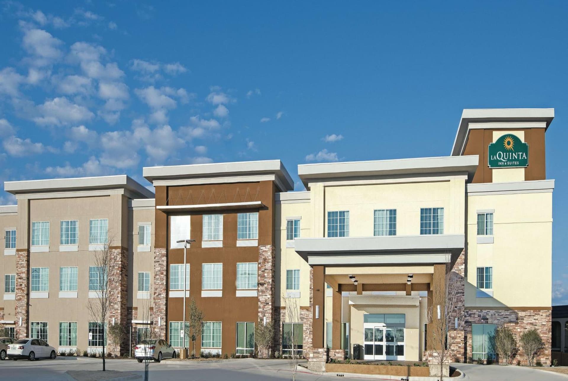 La Quinta by Wyndham Fort Worth West - I-30 featured exterior or lobby in Fort Worth, TX — similar hotel