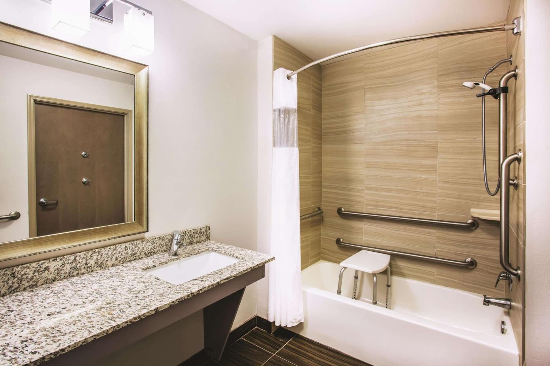 La Quinta by Wyndham St. Paul-Woodbury property views in Woodbury, MN — gallery photo 3