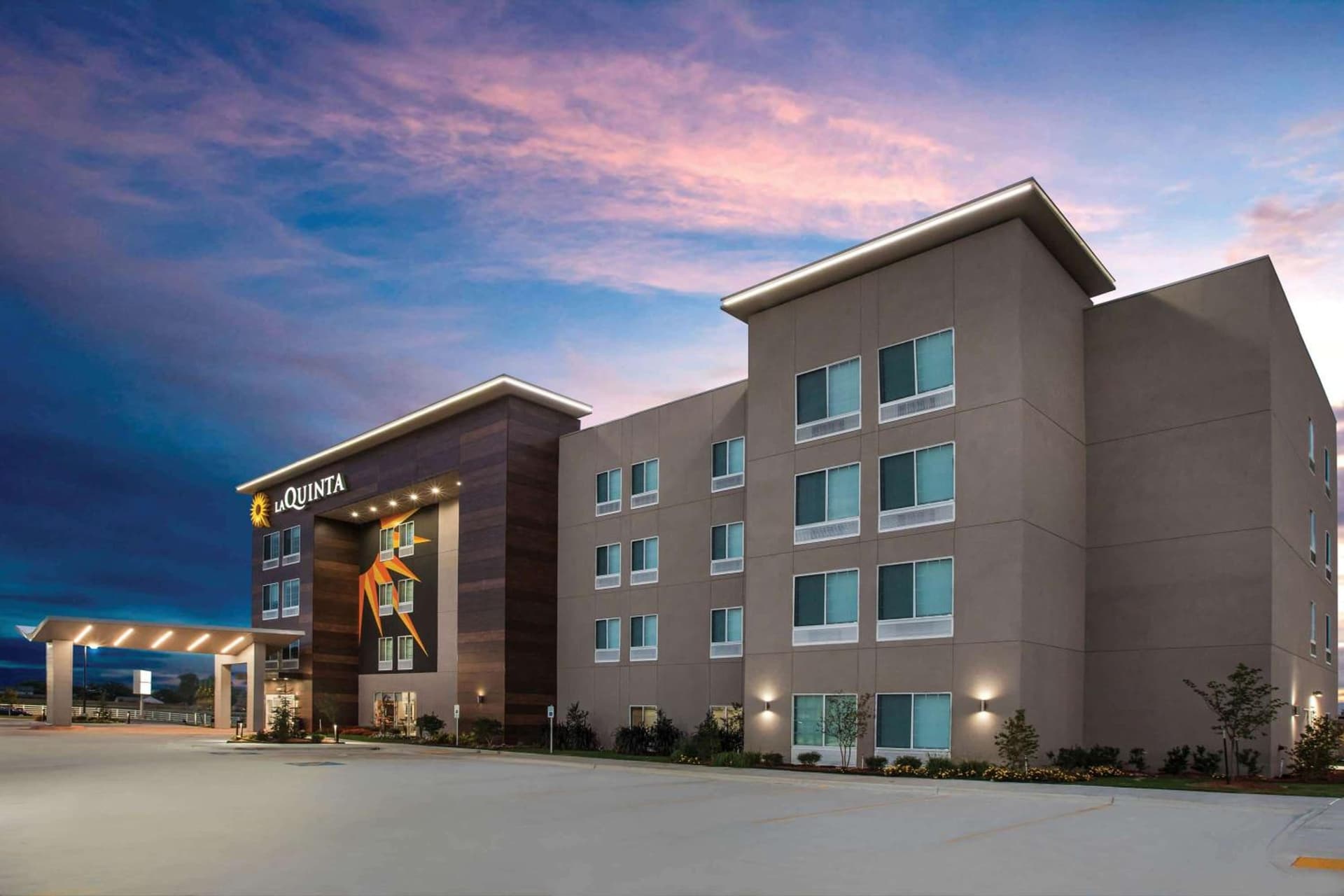 La Quinta by Wyndham Owasso featured exterior or lobby in Owasso, OK — similar hotel