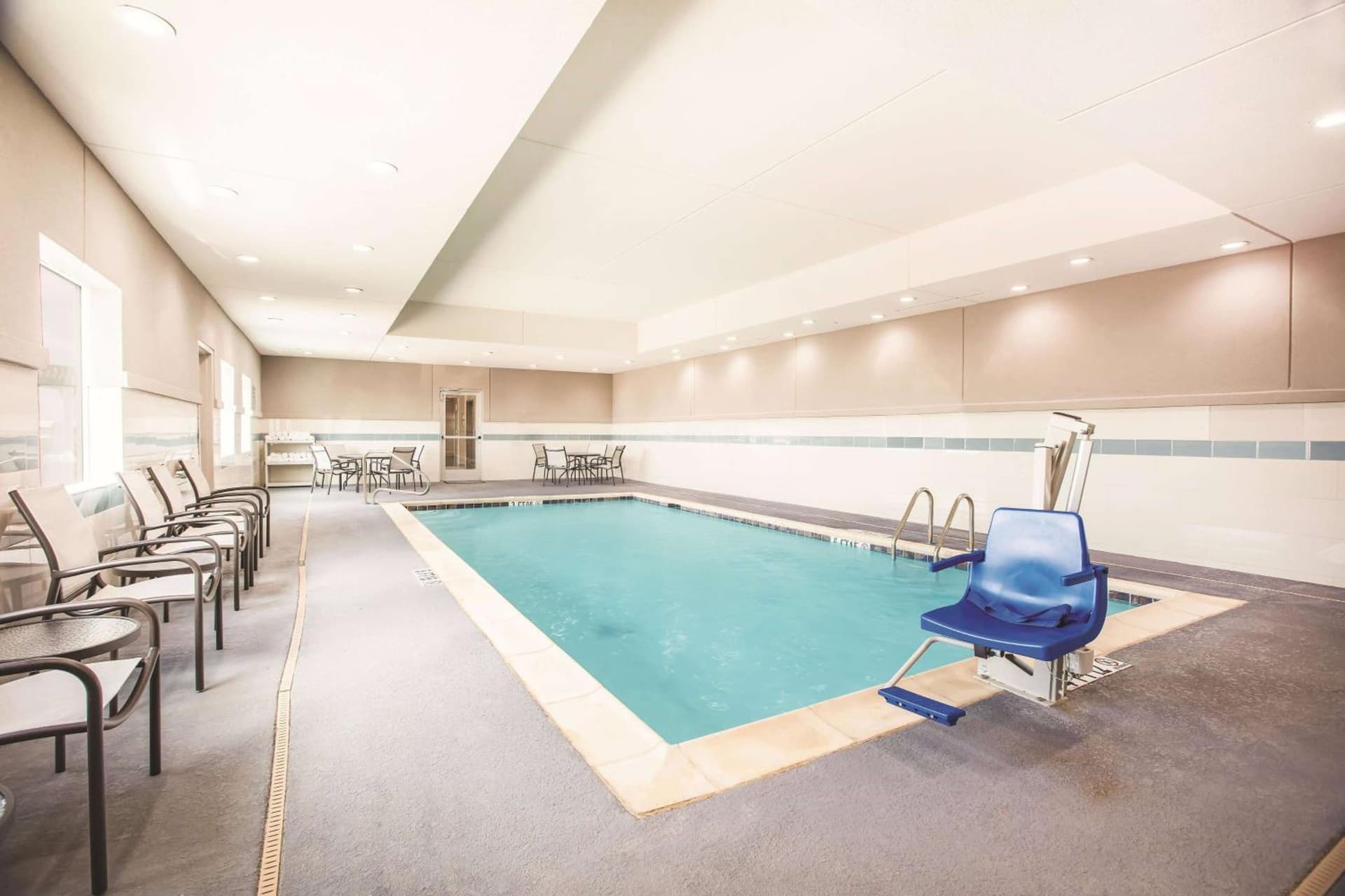 La Quinta by Wyndham Dallas Plano - The Colony interior in The Colony, TX — gallery photo 2