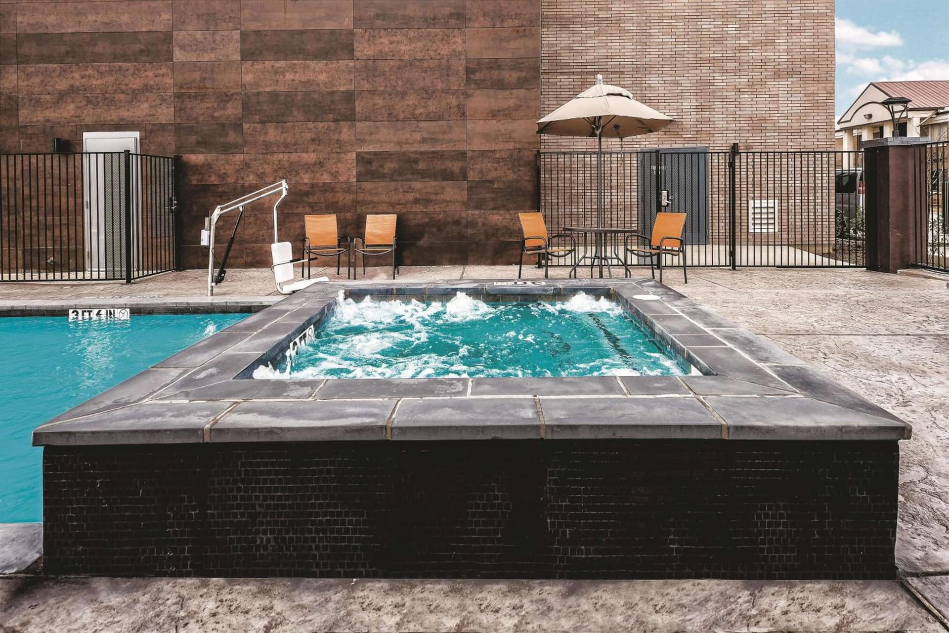 La Quinta by Wyndham Dallas Grand Prairie North gallery photo in Grand Prairie, TX — image 4