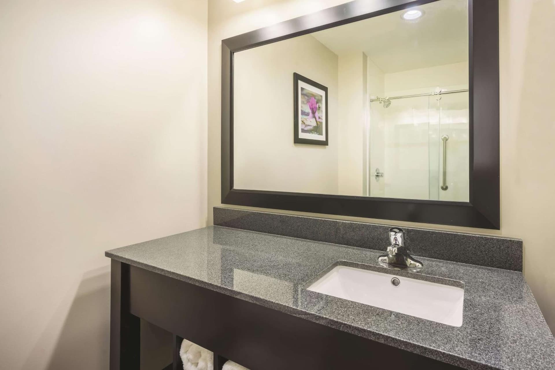 La Quinta Inn & Suites by Wyndham Clifton Park Saratoga Area 1749 Route 9 gallery photo in Clifton Park, NY — image 24