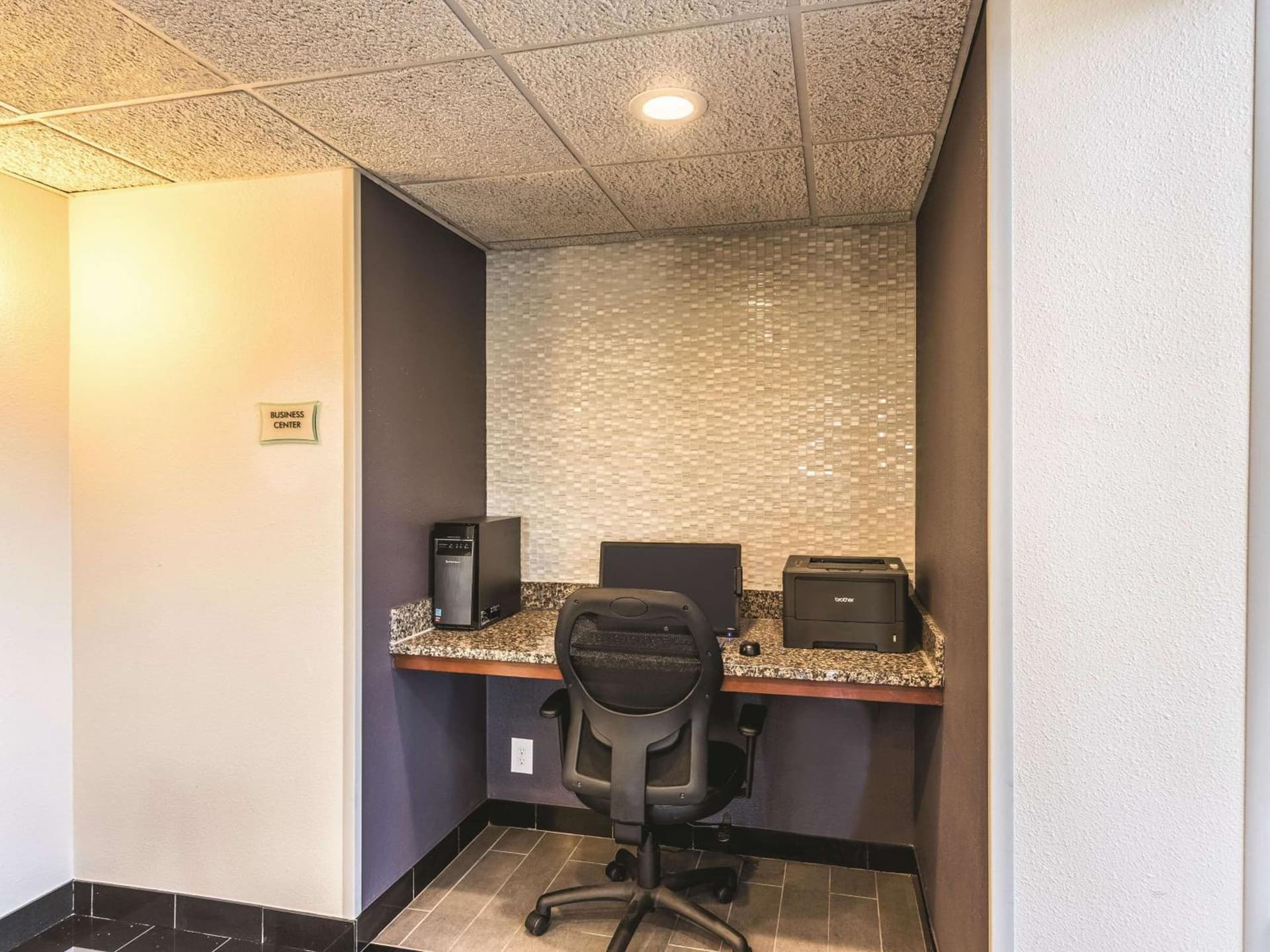 La Quinta by Wyndham Colorado Springs North gallery photo in Colorado Springs, CO — image 19