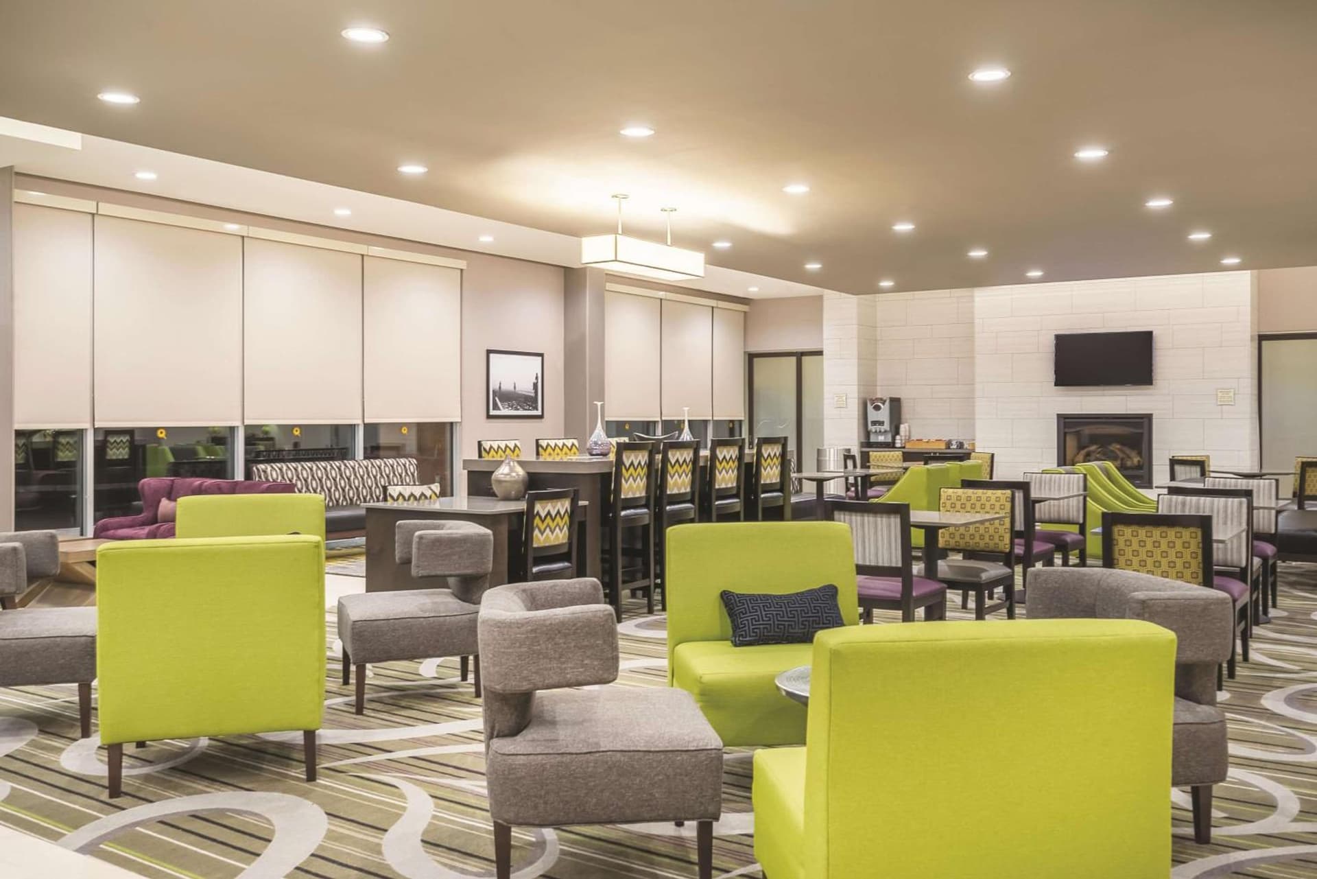 La Quinta Inn & Suites by Wyndham Clifton Park Saratoga Area 1749 Route 9 gallery photo in Clifton Park, NY — image 15