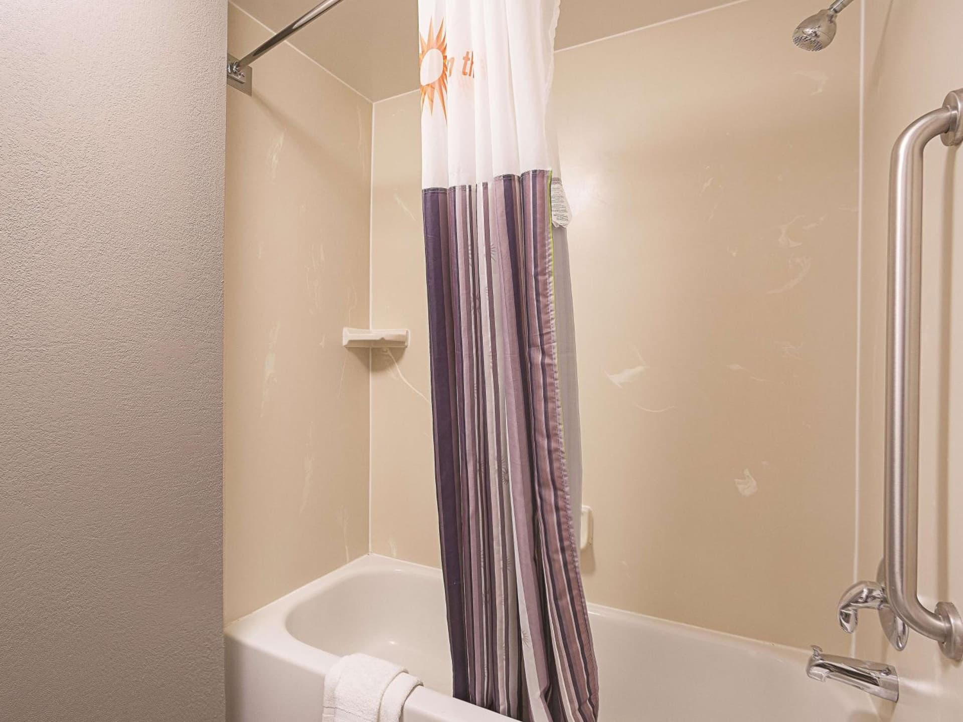 La Quinta by Wyndham Plantation at SW 6th St gallery photo in Plantation, FL — image 11