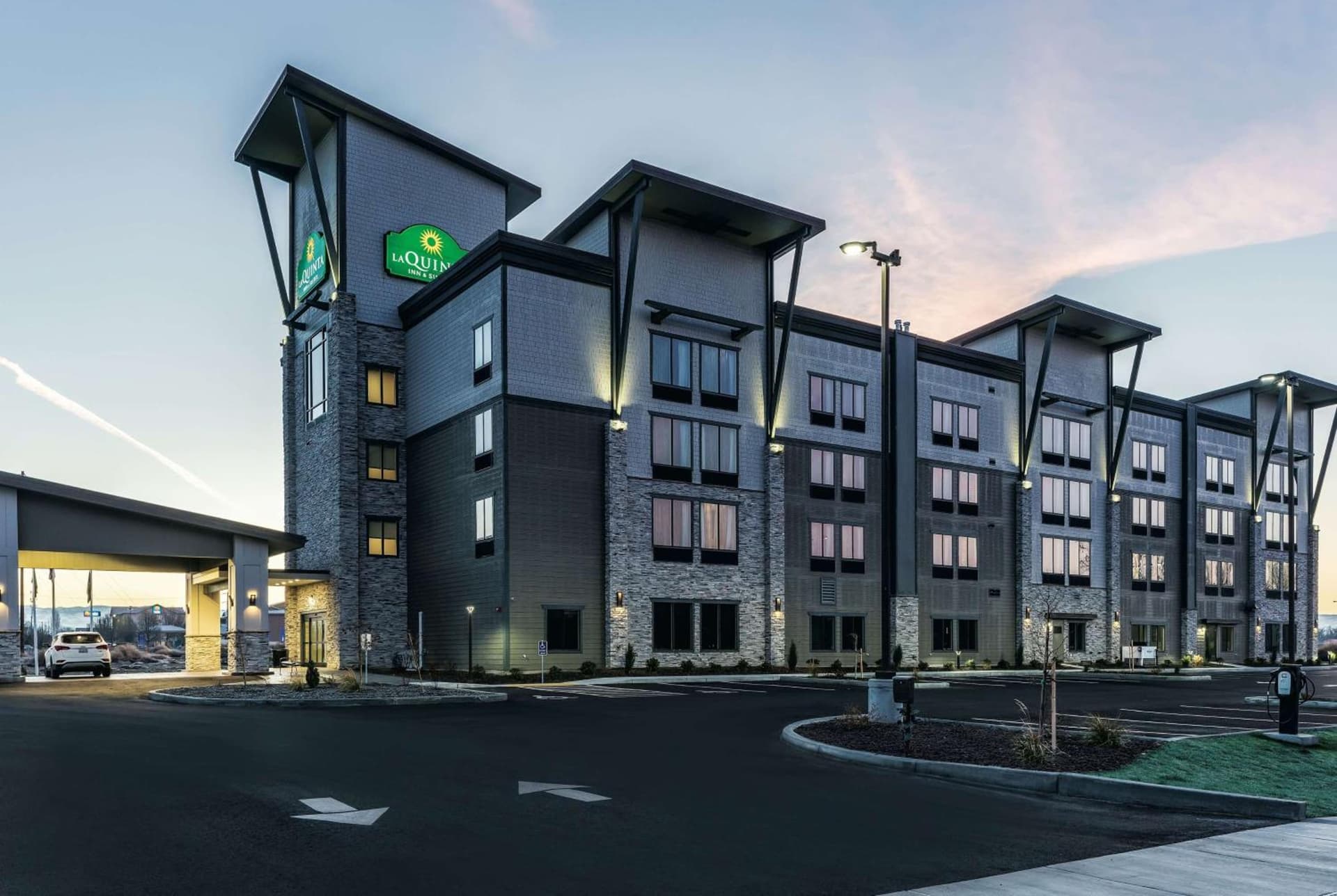 La Quinta Inn & Suites by Wyndham Walla Walla interior in Walla Walla, WA — gallery photo 2