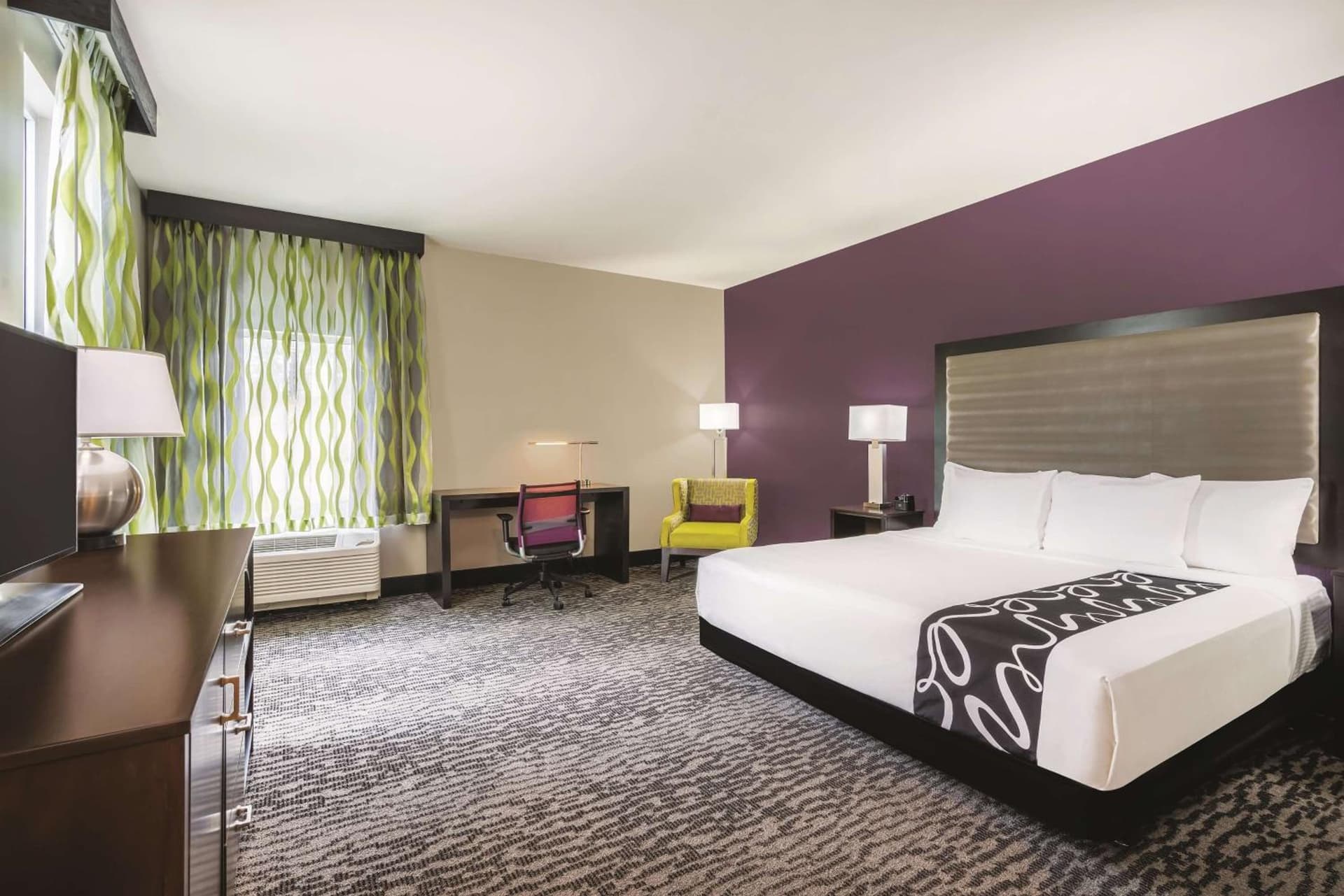 La Quinta Inn & Suites by Wyndham Clifton Park Saratoga Area 1749 Route 9 gallery photo in Clifton Park, NY — image 7