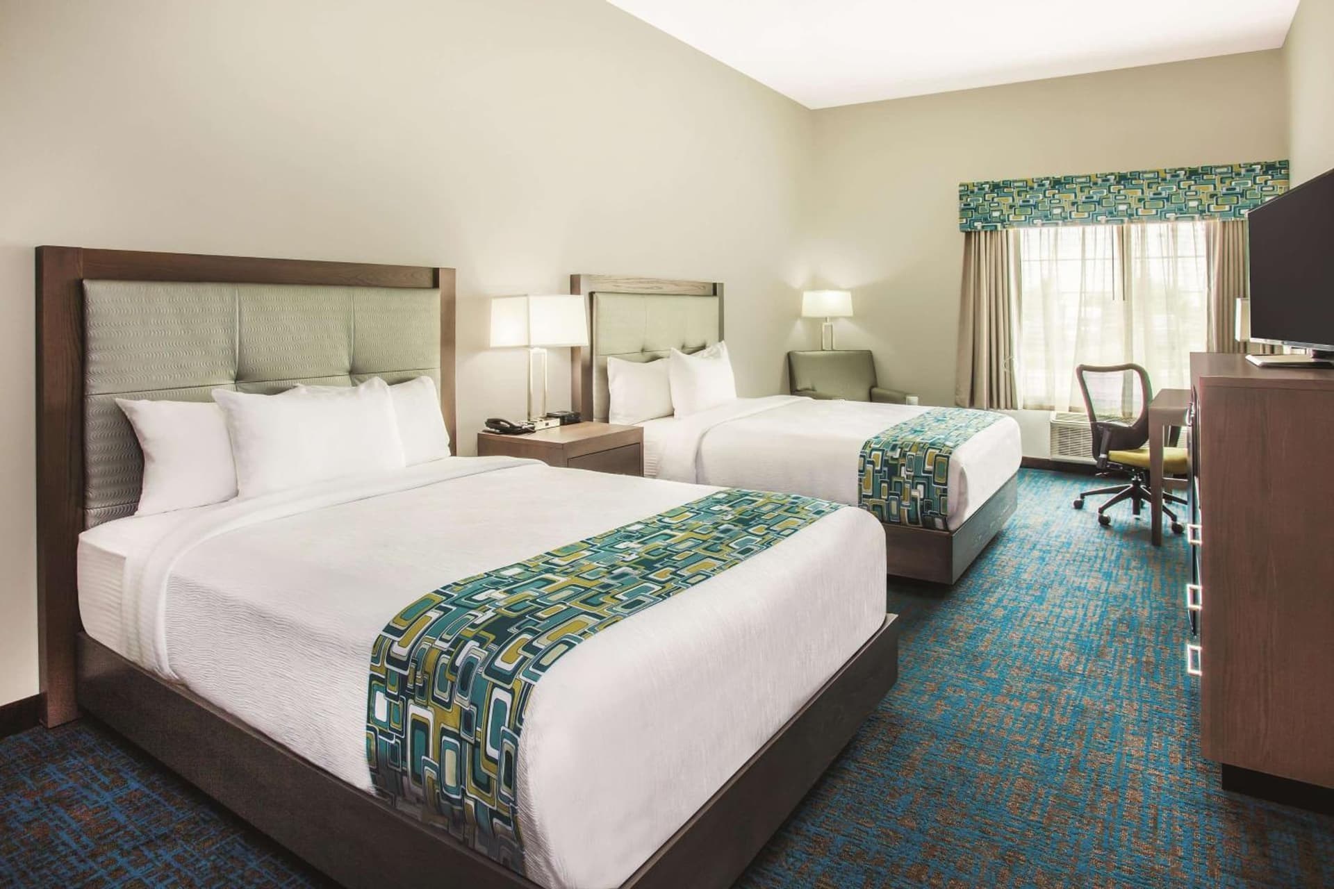 La Quinta by Wyndham St. Paul-Woodbury interior in Woodbury, MN — gallery photo 2