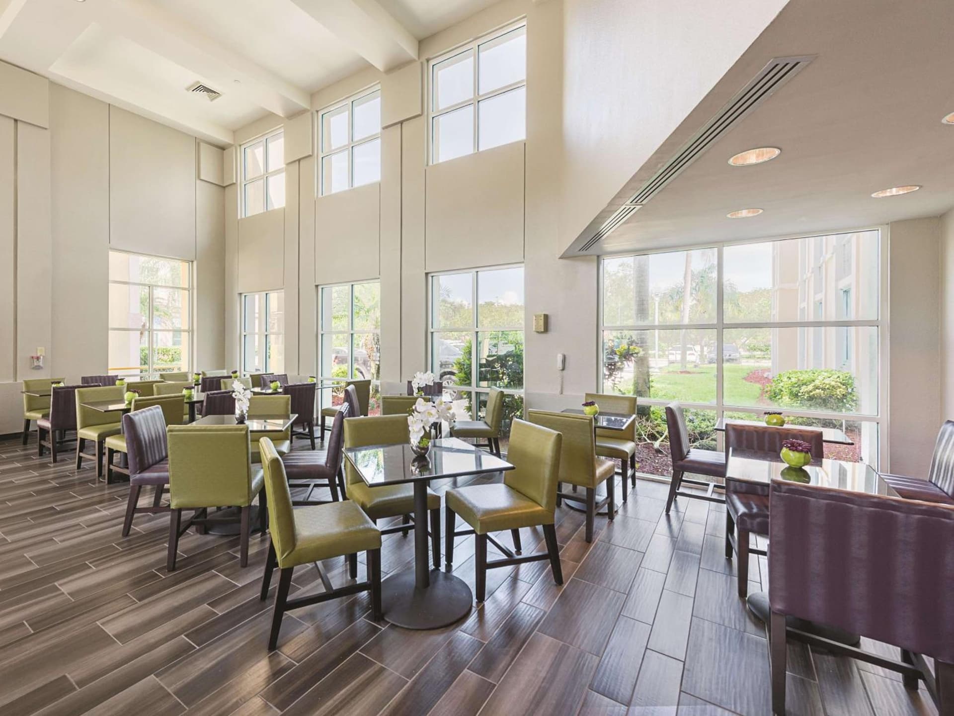 La Quinta by Wyndham Plantation at SW 6th St gallery photo in Plantation, FL — image 23