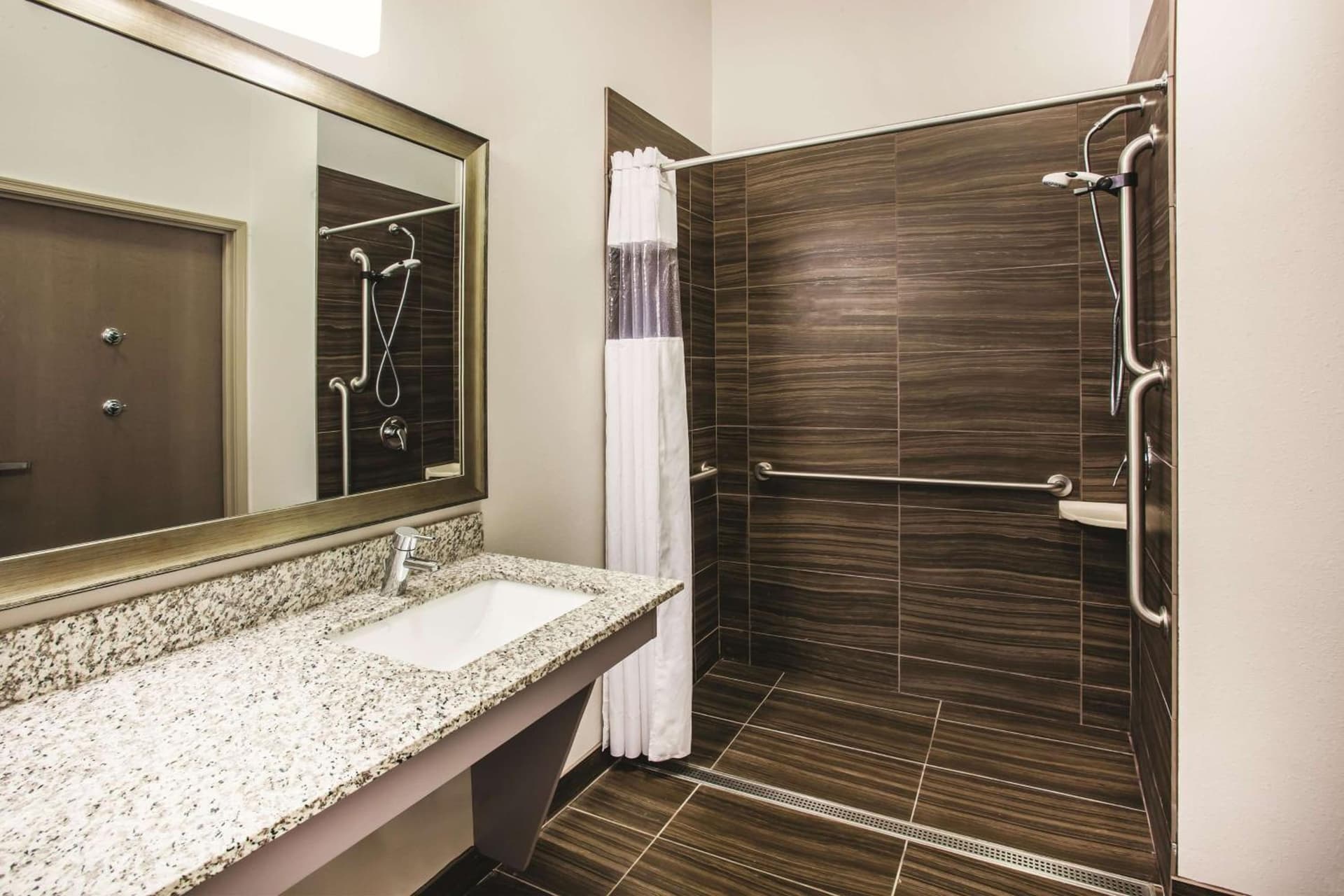 La Quinta by Wyndham St. Paul-Woodbury gallery photo in Woodbury, MN — image 32