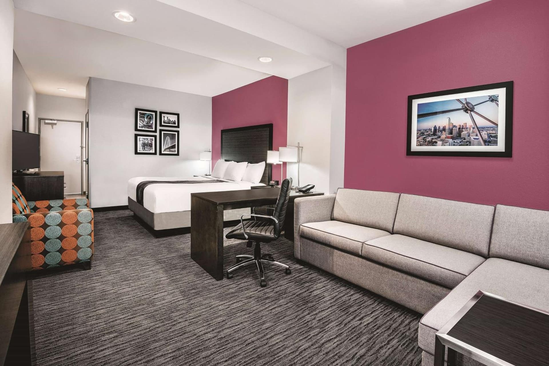 La Quinta by Wyndham Dallas Grand Prairie North interior in Grand Prairie, TX — gallery photo 2