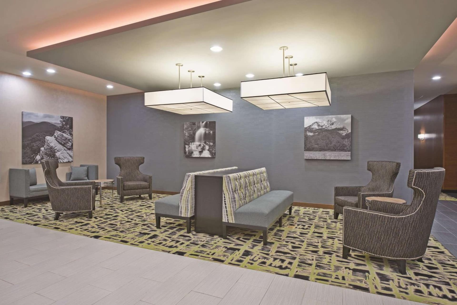 La Quinta by Wyndham Morgantown interior in Morgantown, WV — gallery photo 2