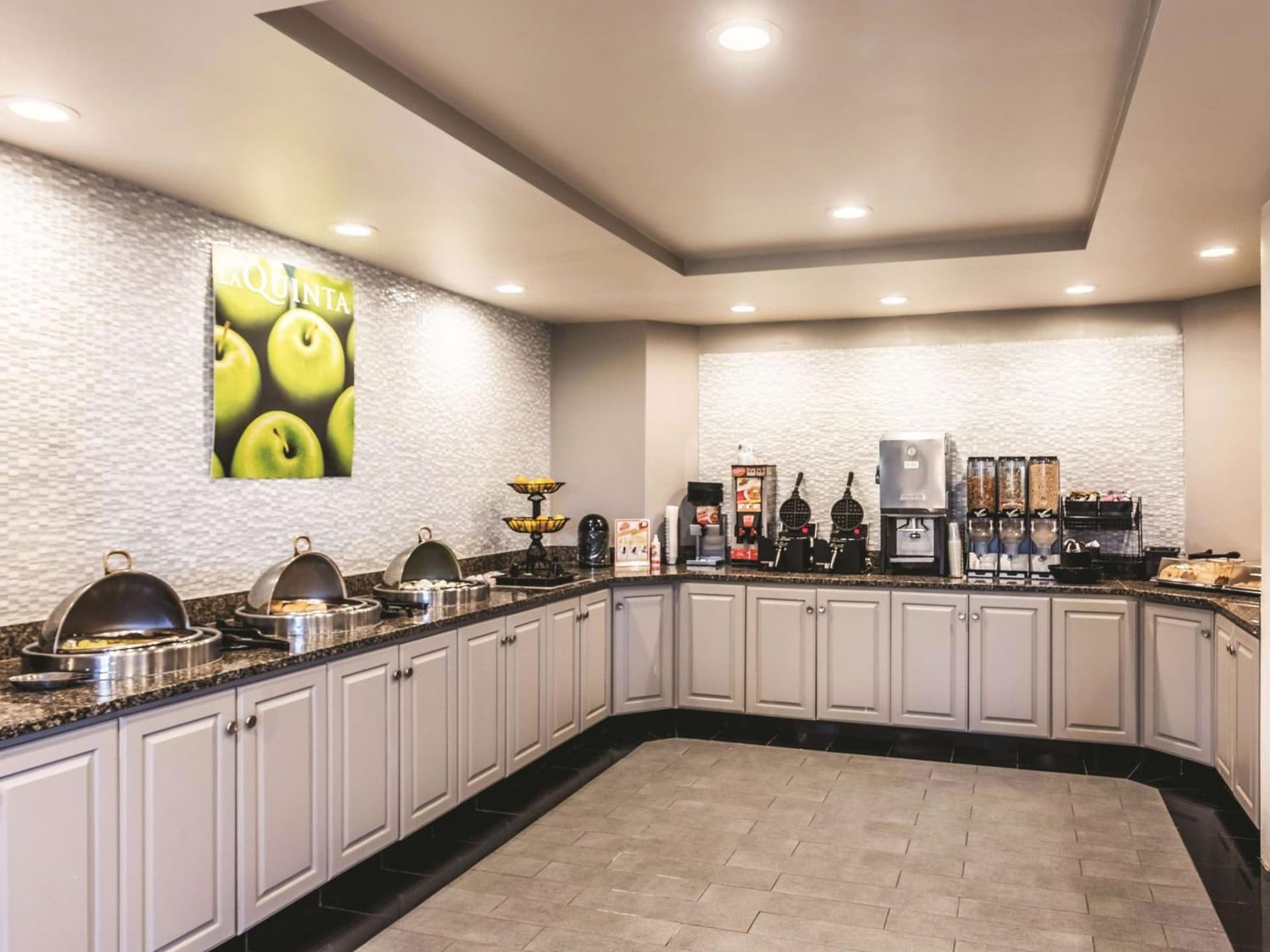 La Quinta by Wyndham Colorado Springs North gallery photo in Colorado Springs, CO — image 9