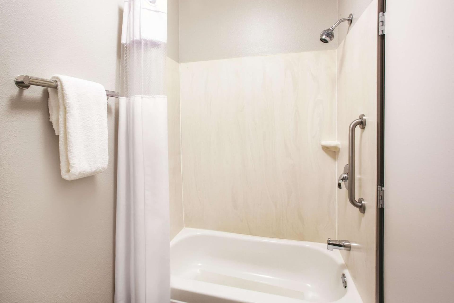 Fairfield by Marriott Inn & Suites Cedar Rapids North property views in Cedar Rapids, IA — gallery photo 3