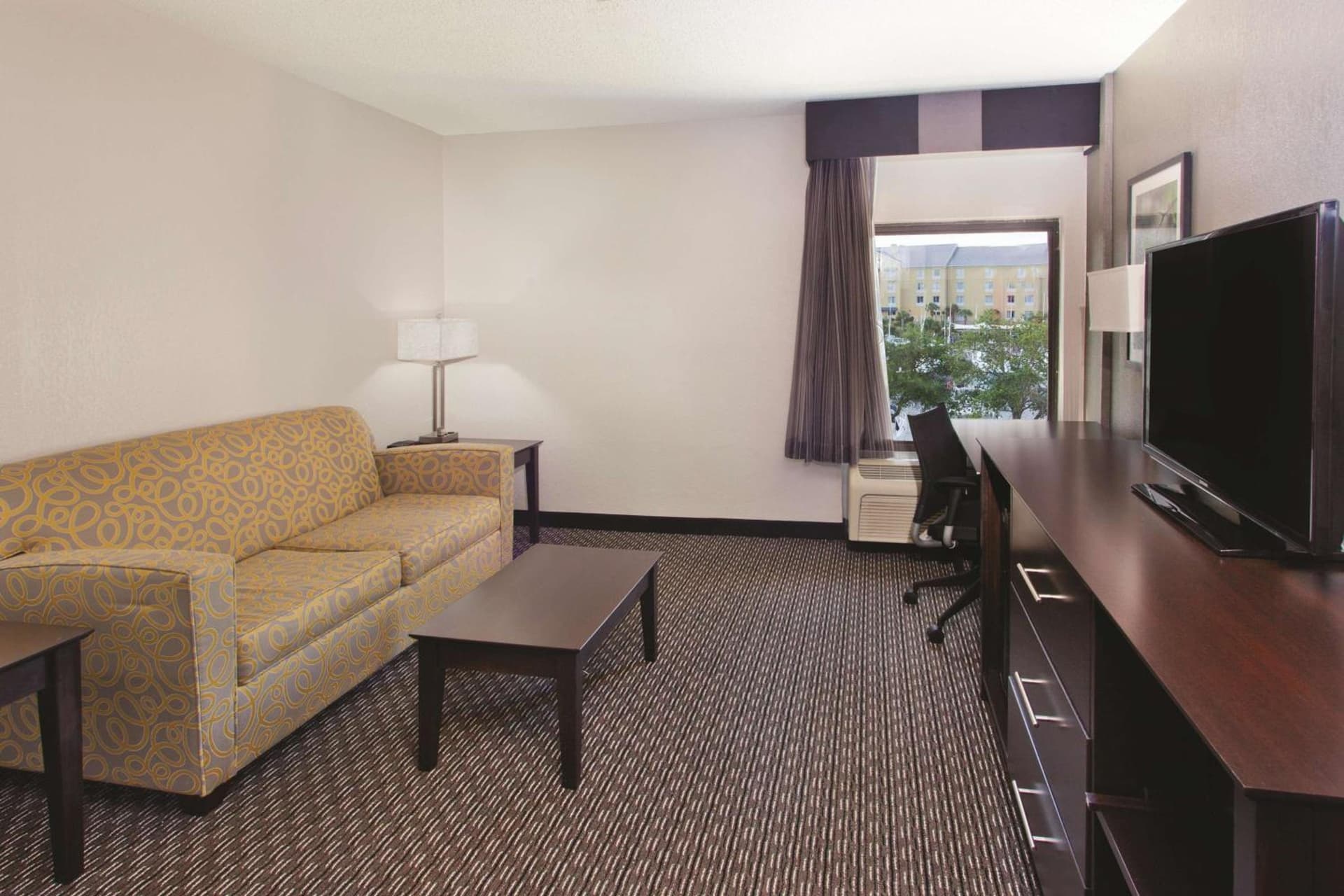 La Quinta Inn & Suites by Wyndham Charleston Riverview gallery photo in Charleston, SC — image 19