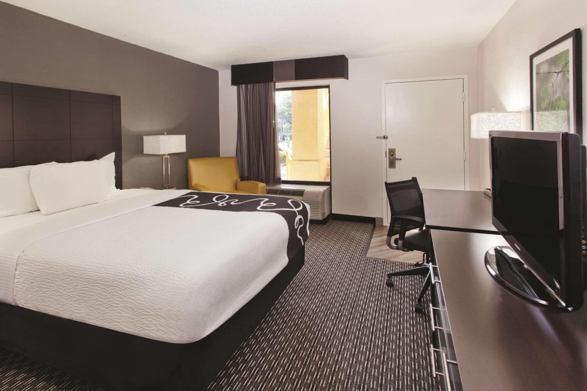 La Quinta Inn & Suites by Wyndham Charleston Riverview gallery photo in Charleston, SC — image 4