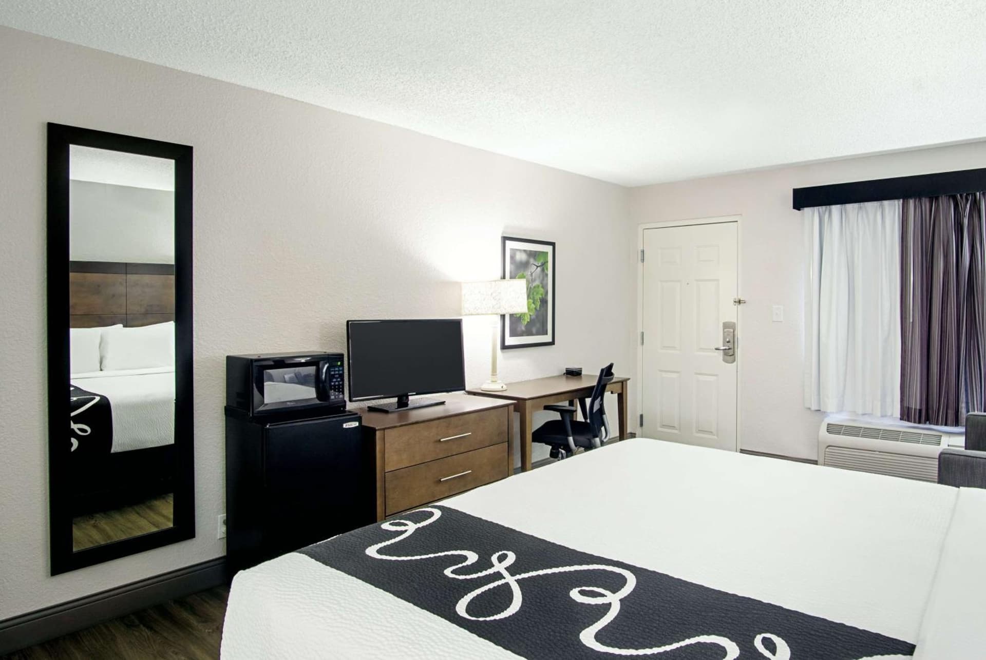 La Quinta Inn by Wyndham West Palm Beach - Florida Turnpike gallery photo in West Palm Beach, FL — image 19
