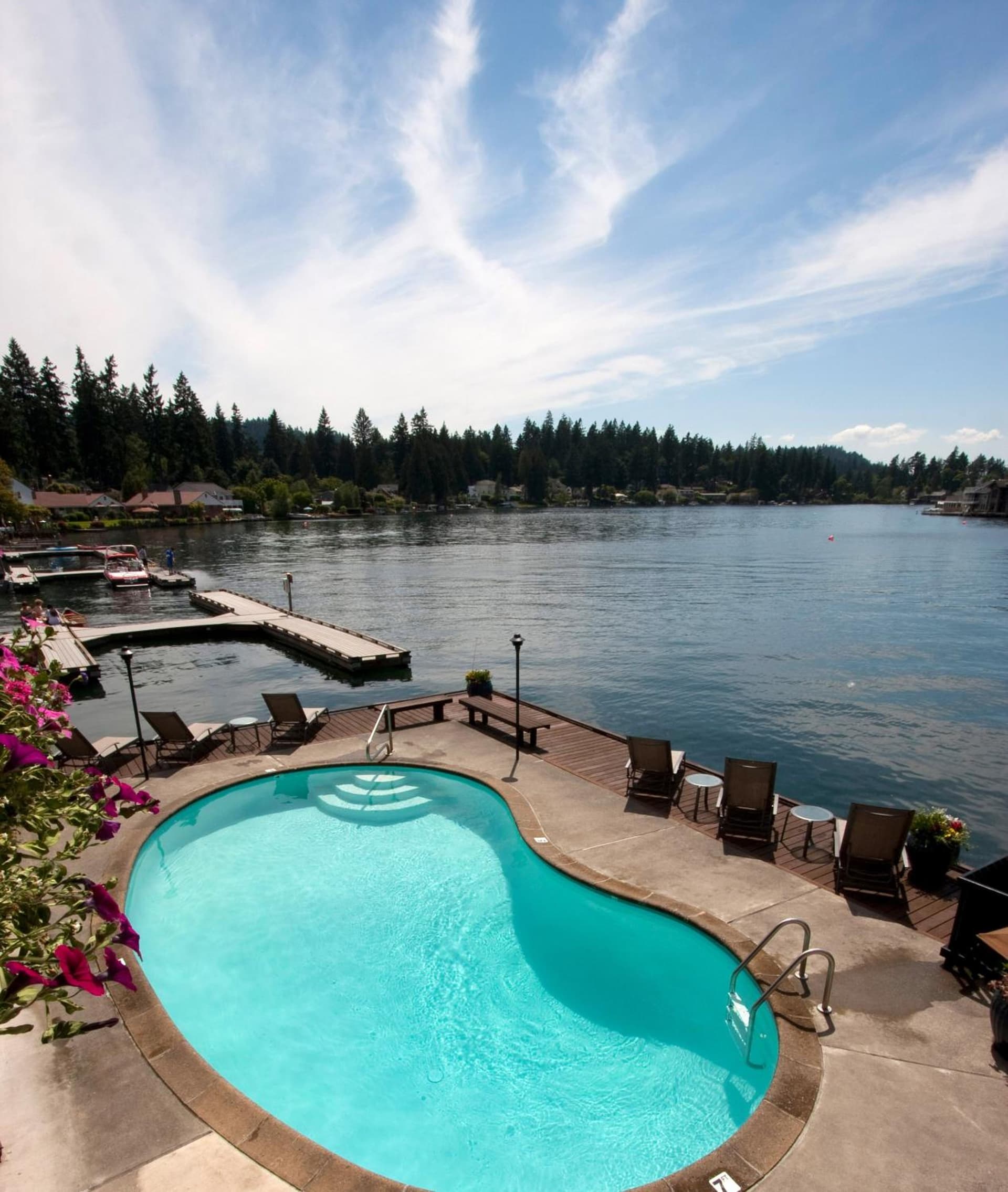 Lakeshore Inn interior in Lake Oswego, OR — gallery photo 2