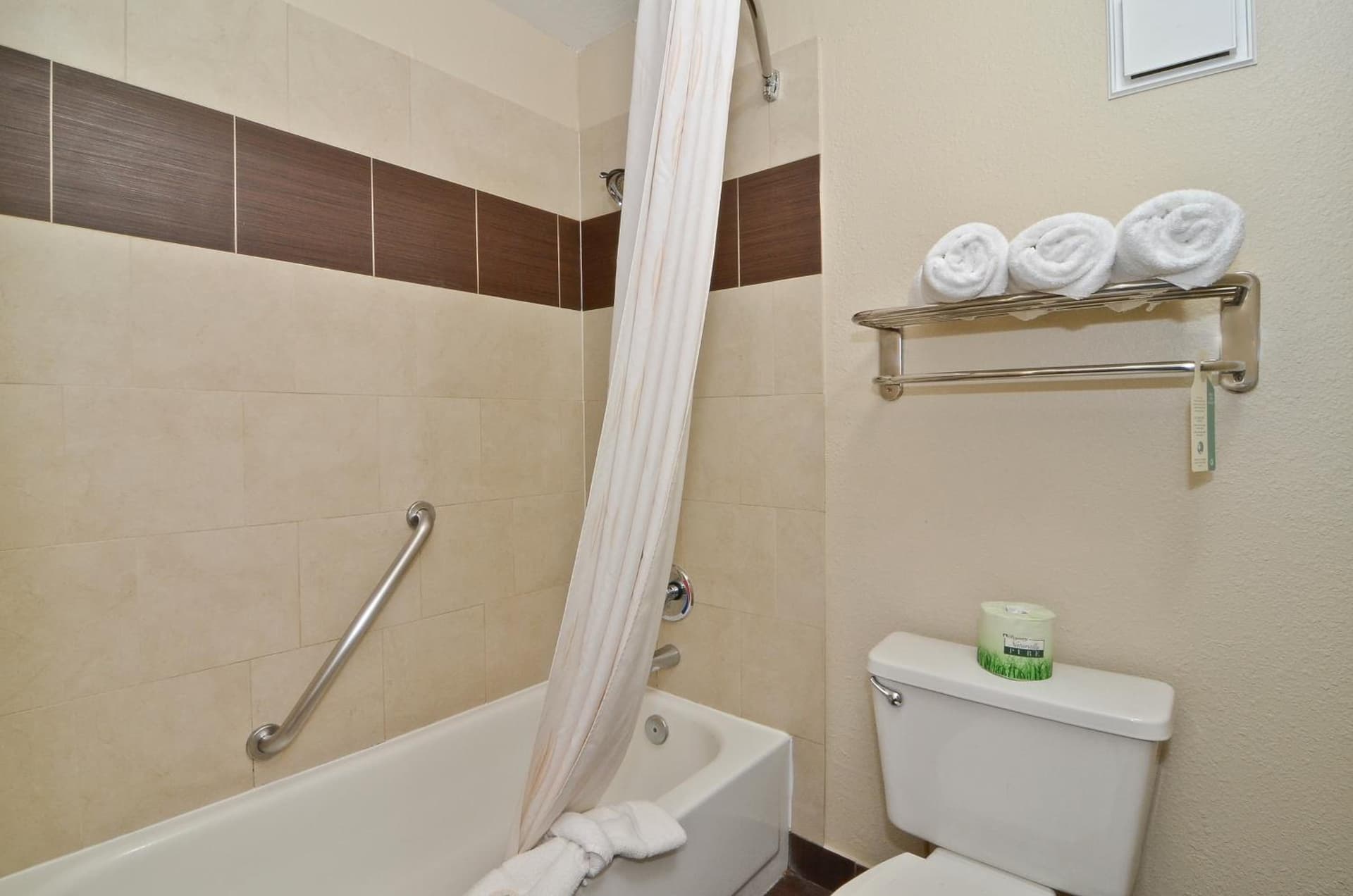 Clackamas Inn and Suites gallery photo in Clackamas, OR — image 4