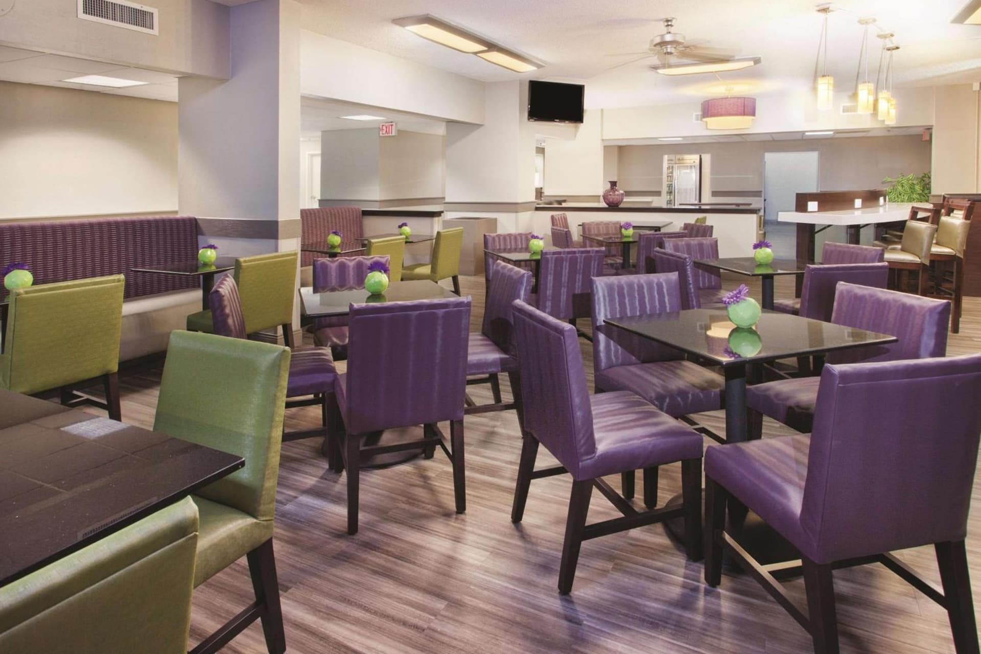 La Quinta Inn & Suites by Wyndham Charleston Riverview gallery photo in Charleston, SC — image 12