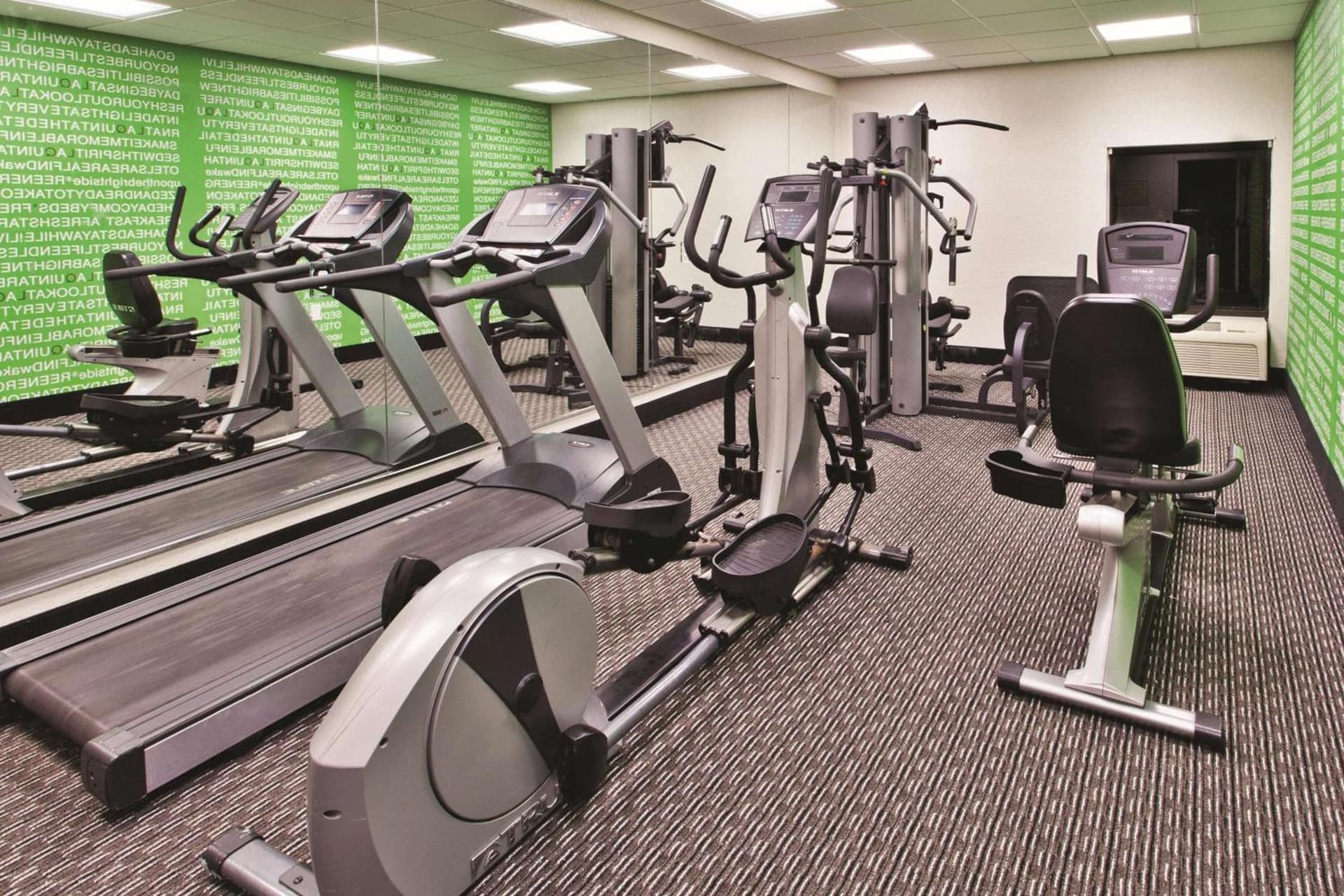 La Quinta Inn & Suites by Wyndham Charleston Riverview gallery photo in Charleston, SC — image 7