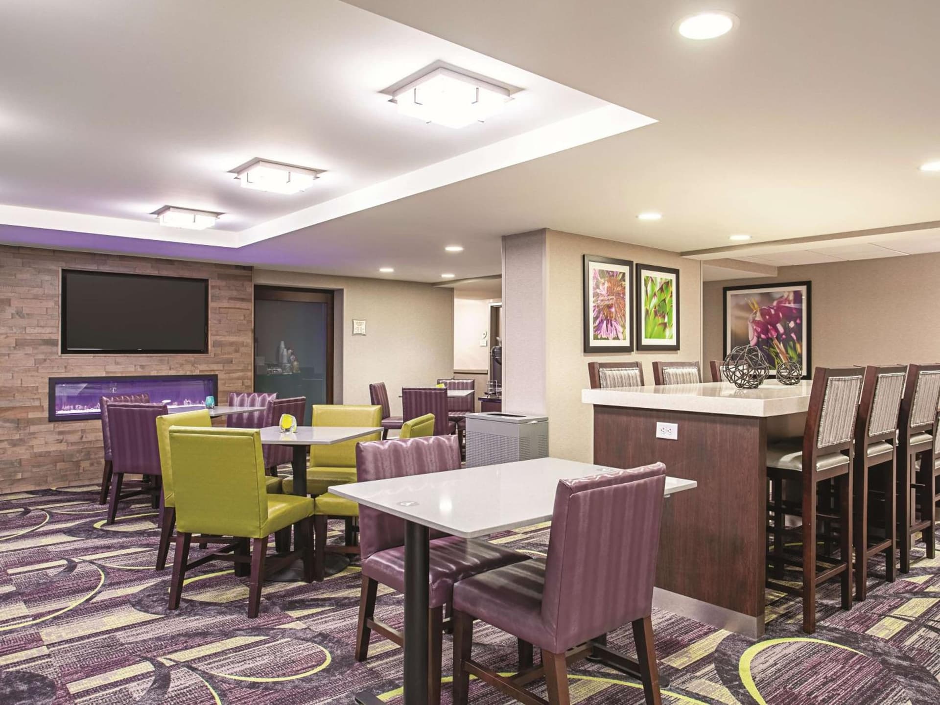 La Quinta by Wyndham Baltimore N / White Marsh gallery photo in Baltimore, MD — image 28