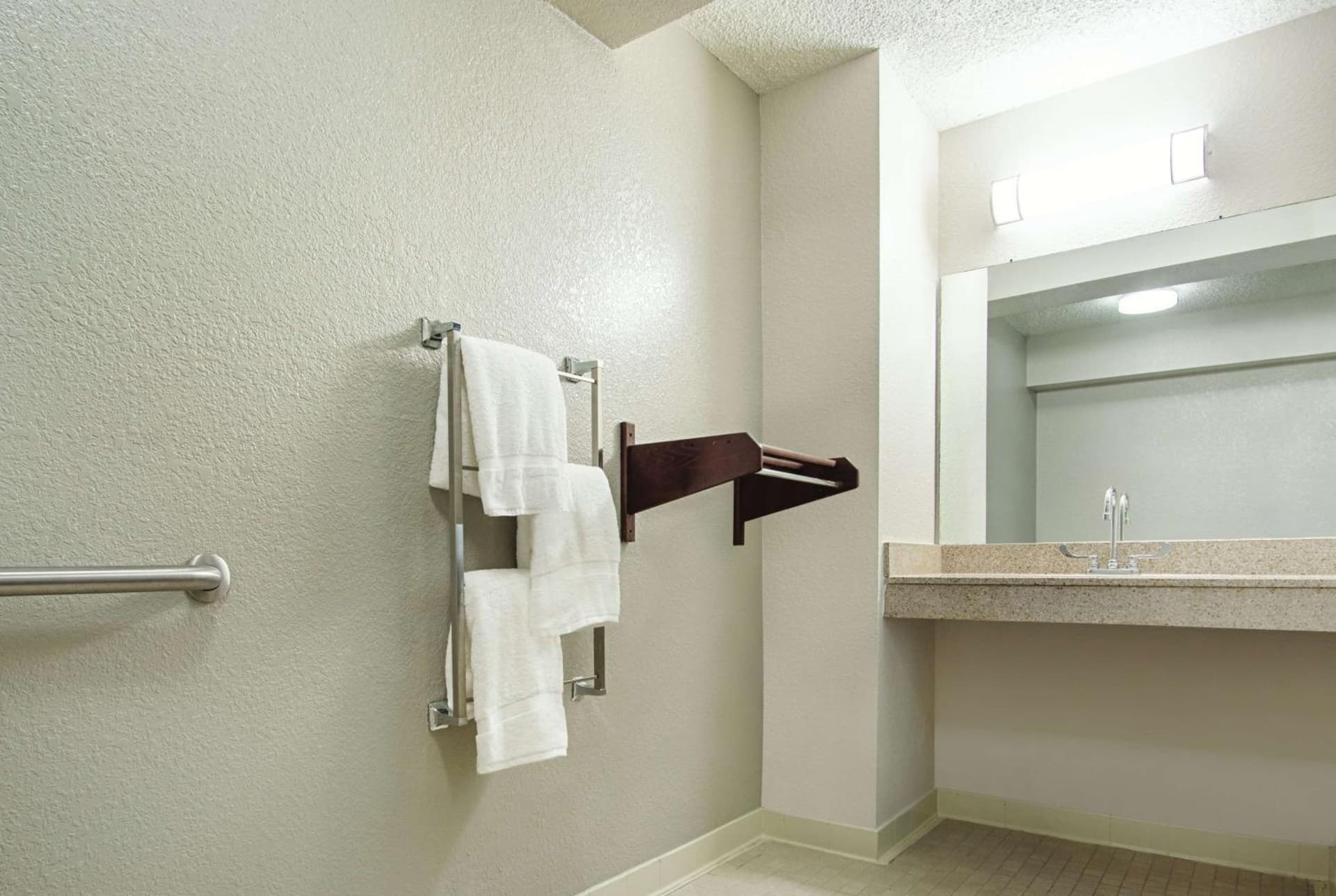 La Quinta Inn by Wyndham West Palm Beach - Florida Turnpike gallery photo in West Palm Beach, FL — image 30