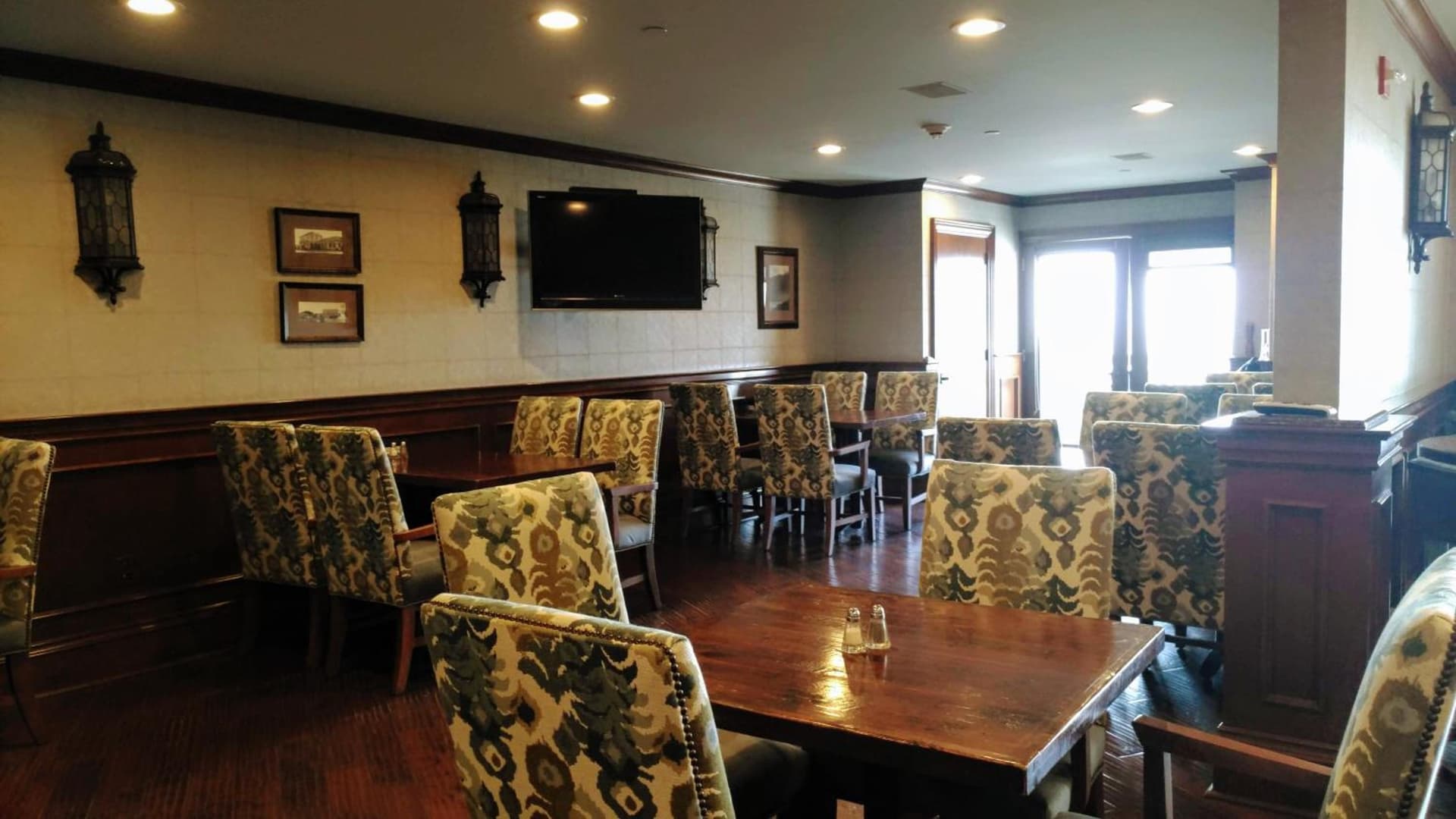 Oceano Hotel and Spa Half Moon Bay Harbor property views in Half Moon Bay, CA — gallery photo 3