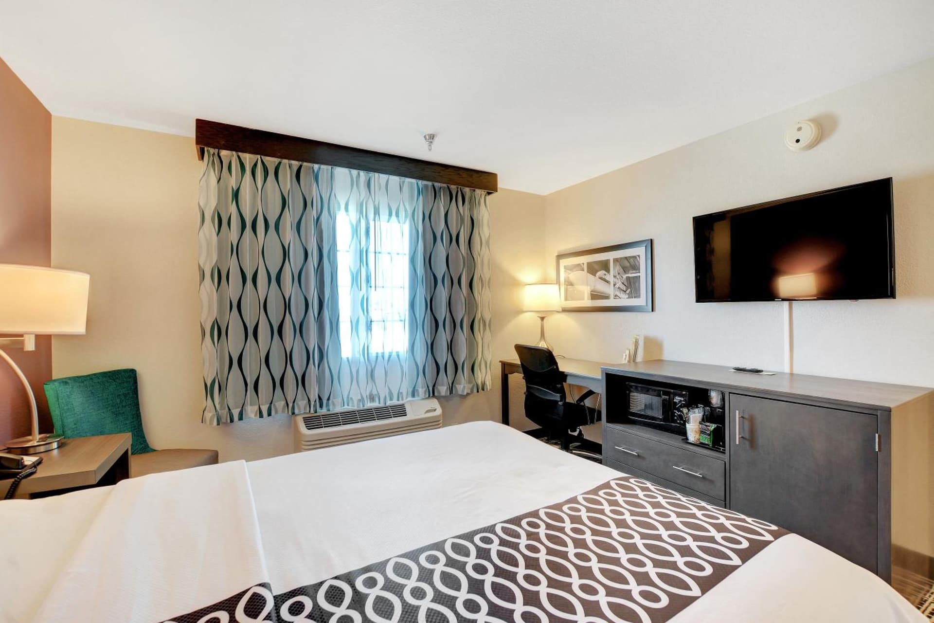 La Quinta Inn & Suites by Wyndham Las Vegas Nellis gallery photo in Las Vegas, NV — image 38