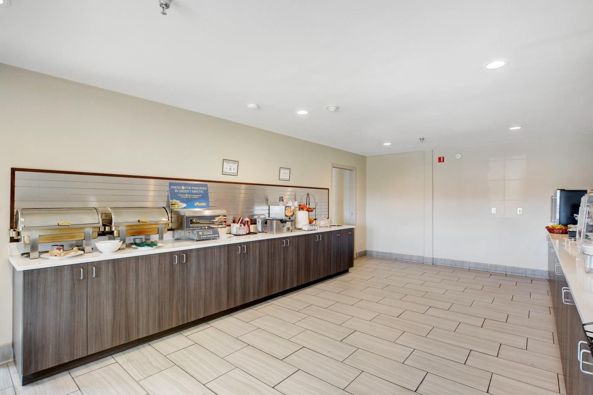 La Quinta Inn & Suites by Wyndham Las Vegas Nellis gallery photo in Las Vegas, NV — image 21