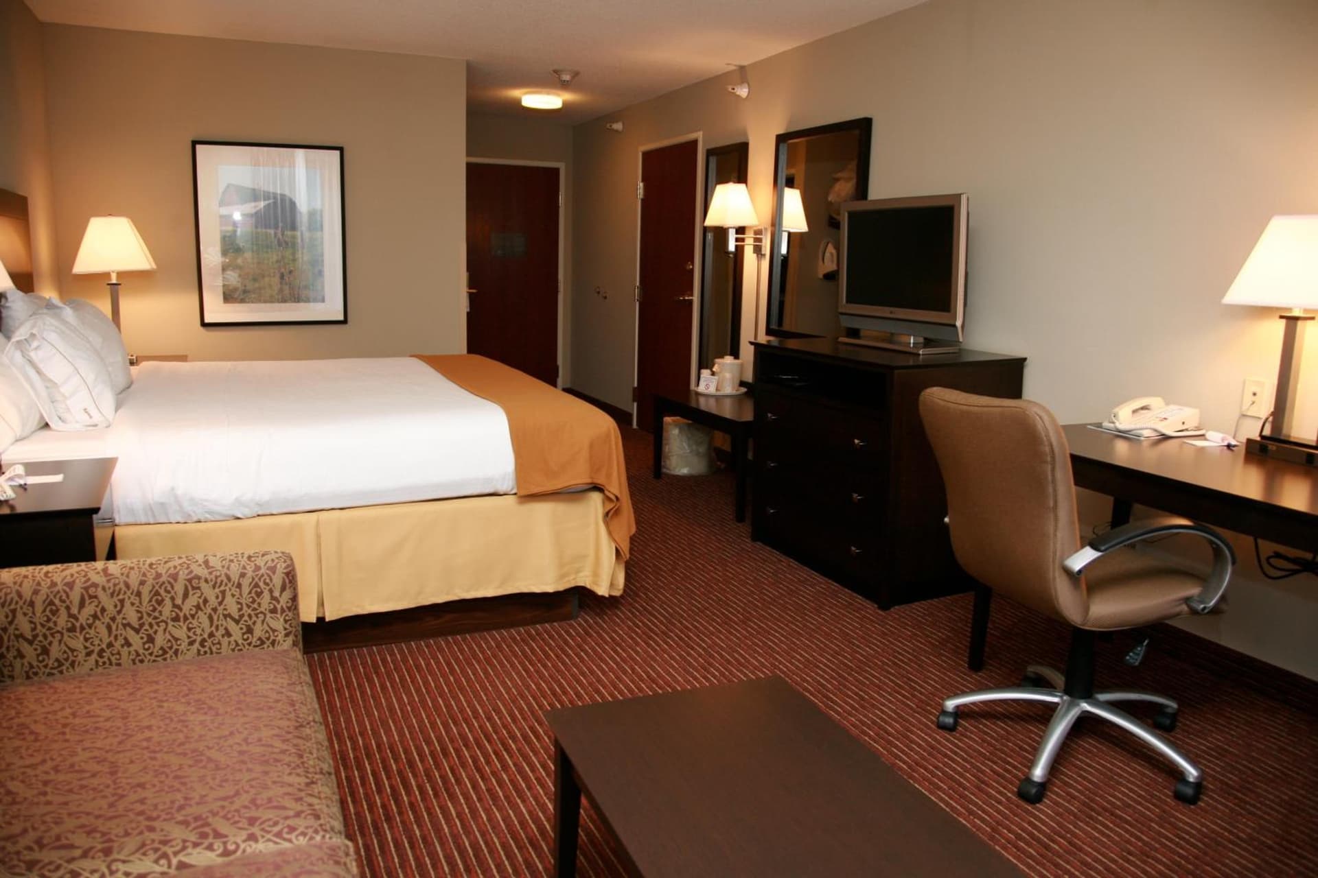 Holiday Inn Express Fort Wayne - East - New Haven by IHG interior in New Haven, IN — gallery photo 2