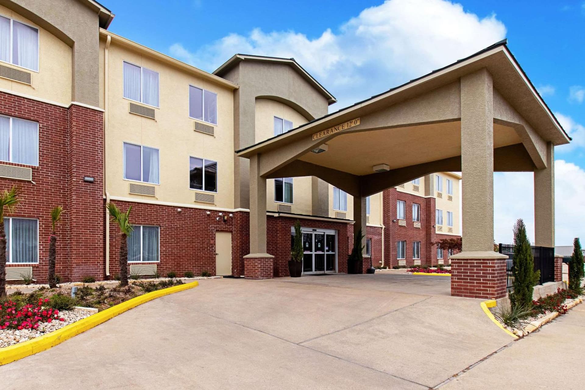 Comfort Inn & Suites Fredericksburg property views in Fredericksburg, TX — gallery photo 3