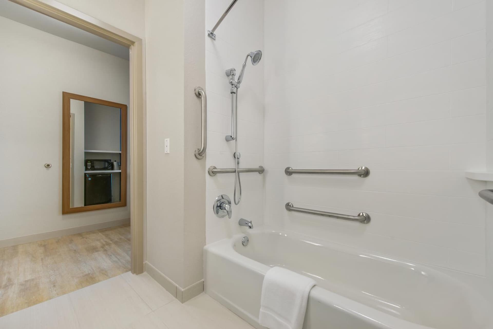 Holiday Inn Express & Suites - Carrollton West by IHG property views in Carrollton, GA — gallery photo 3